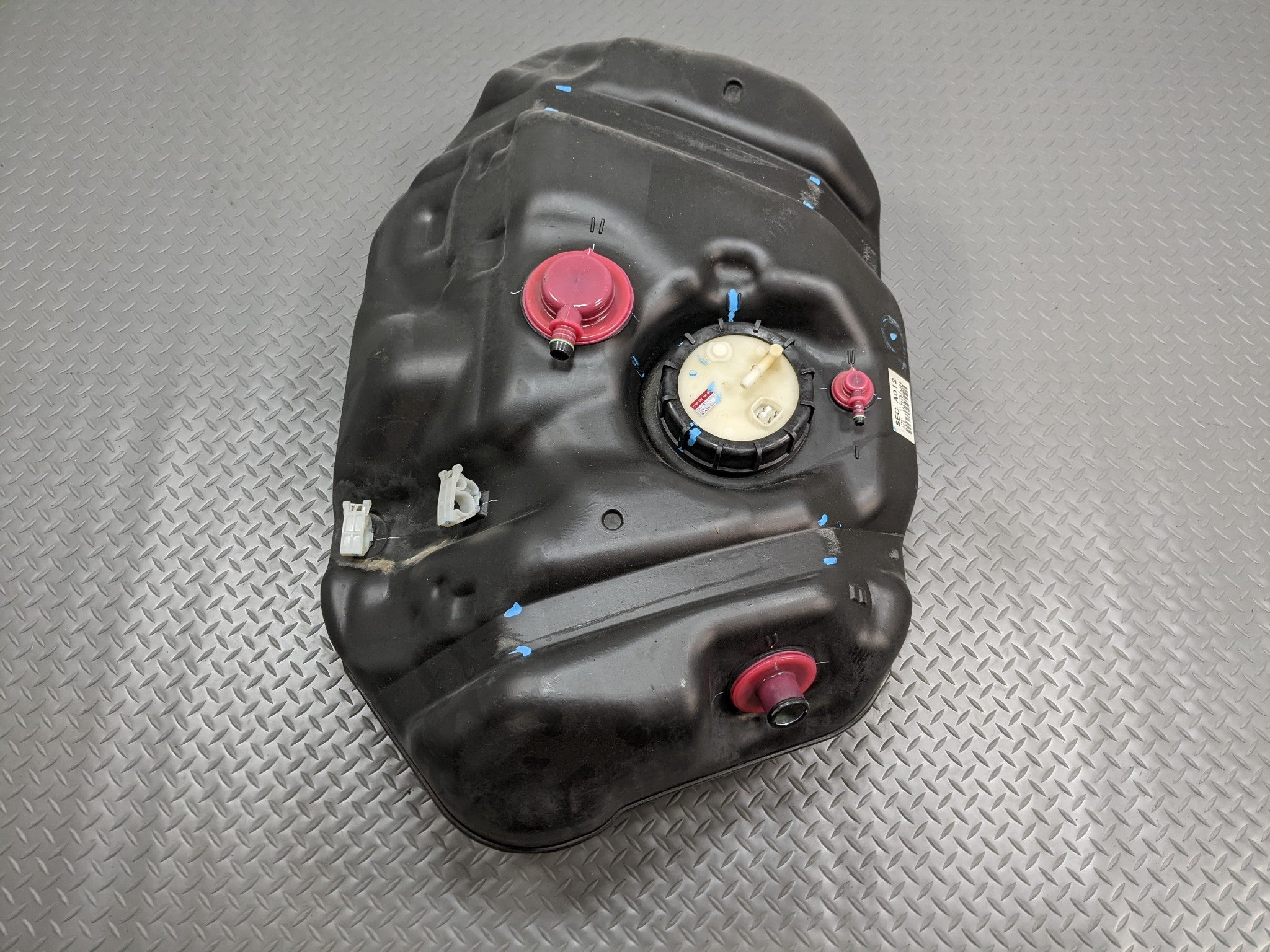 2004 - 2008 ACURA TSX OEM GASOLINE FUEL TANK RESERVIOR ASSEMBLY 2.4L