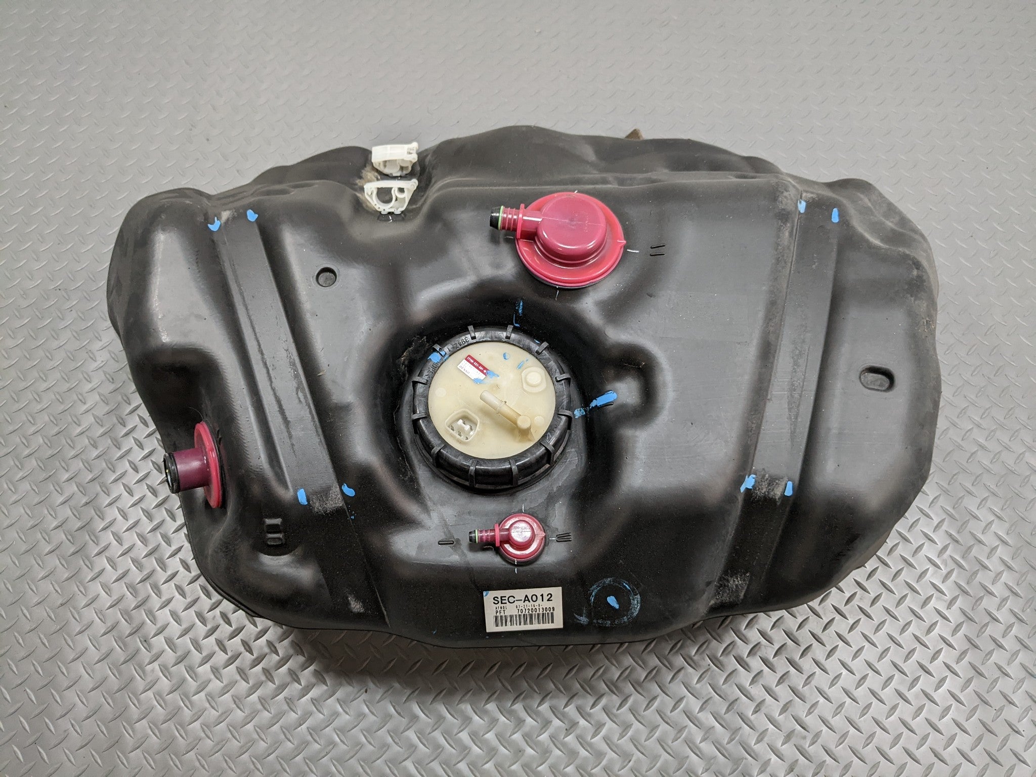 2004 - 2008 ACURA TSX OEM GASOLINE FUEL TANK RESERVIOR ASSEMBLY 2.4L