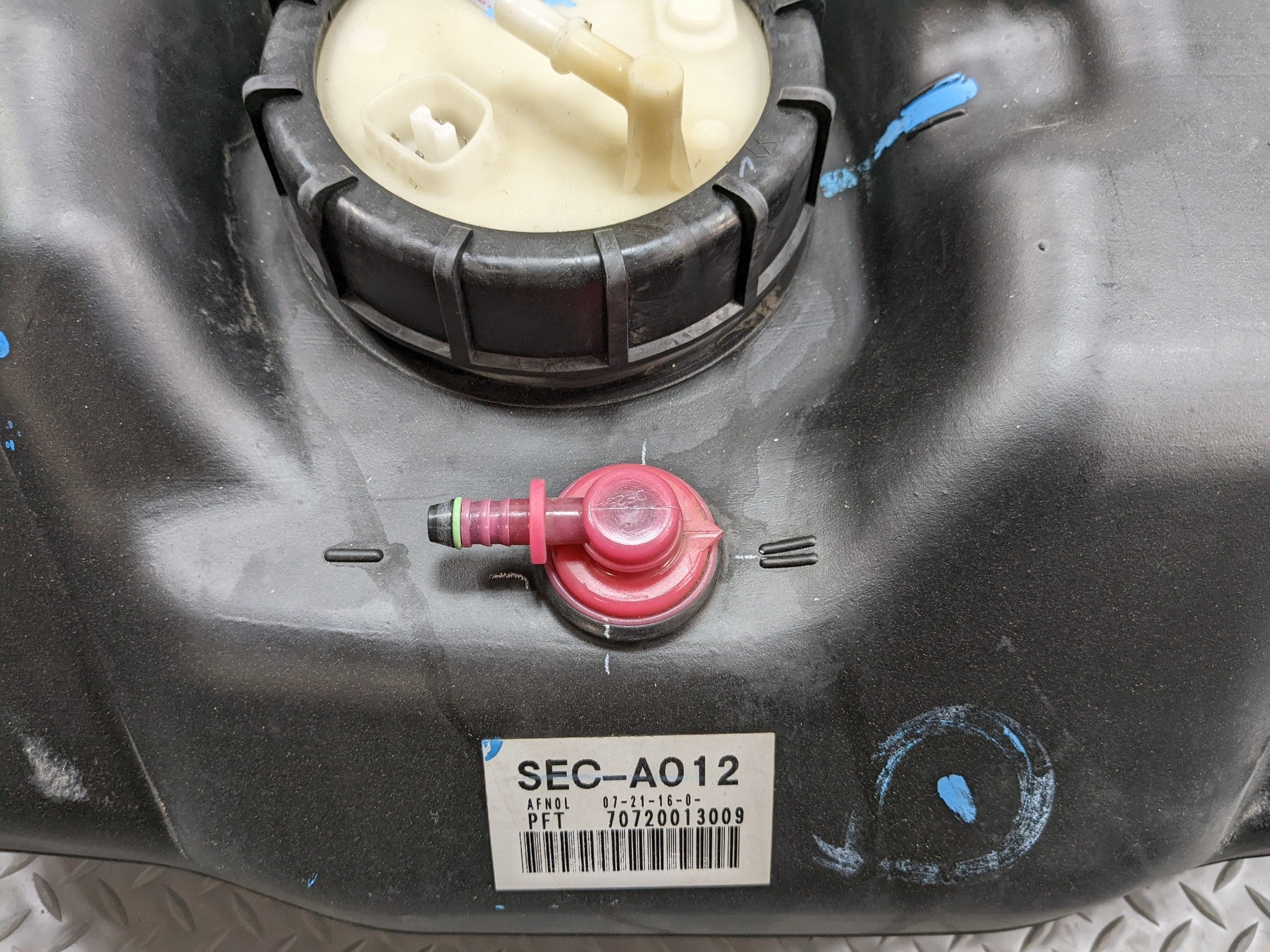 2004 - 2008 ACURA TSX OEM GASOLINE FUEL TANK RESERVIOR ASSEMBLY 2.4L