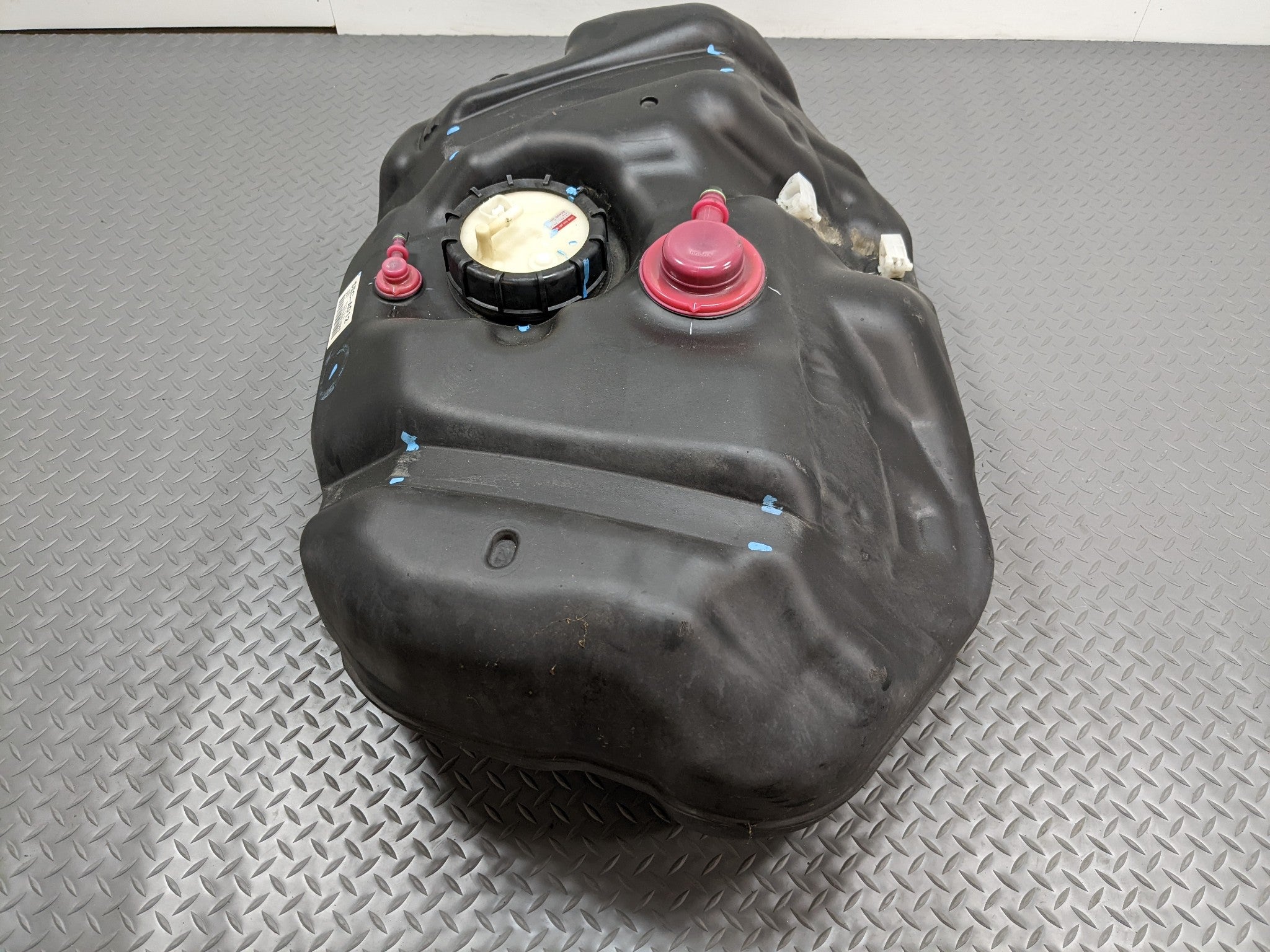 2004 - 2008 ACURA TSX OEM GASOLINE FUEL TANK RESERVIOR ASSEMBLY 2.4L