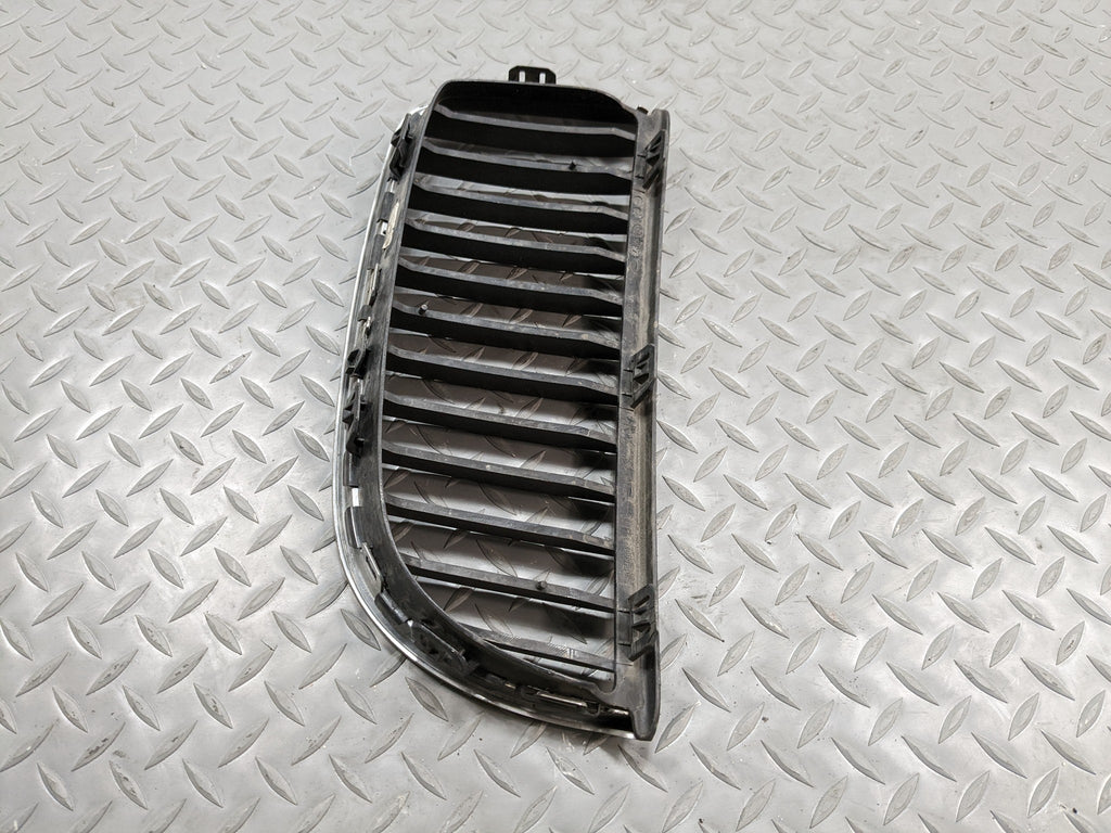 07 - 08 BMW 328I OEM GRILLE TRIM PANEL ASSEMBLY FRONT UPPER RIGHT PASSENGER SIDE