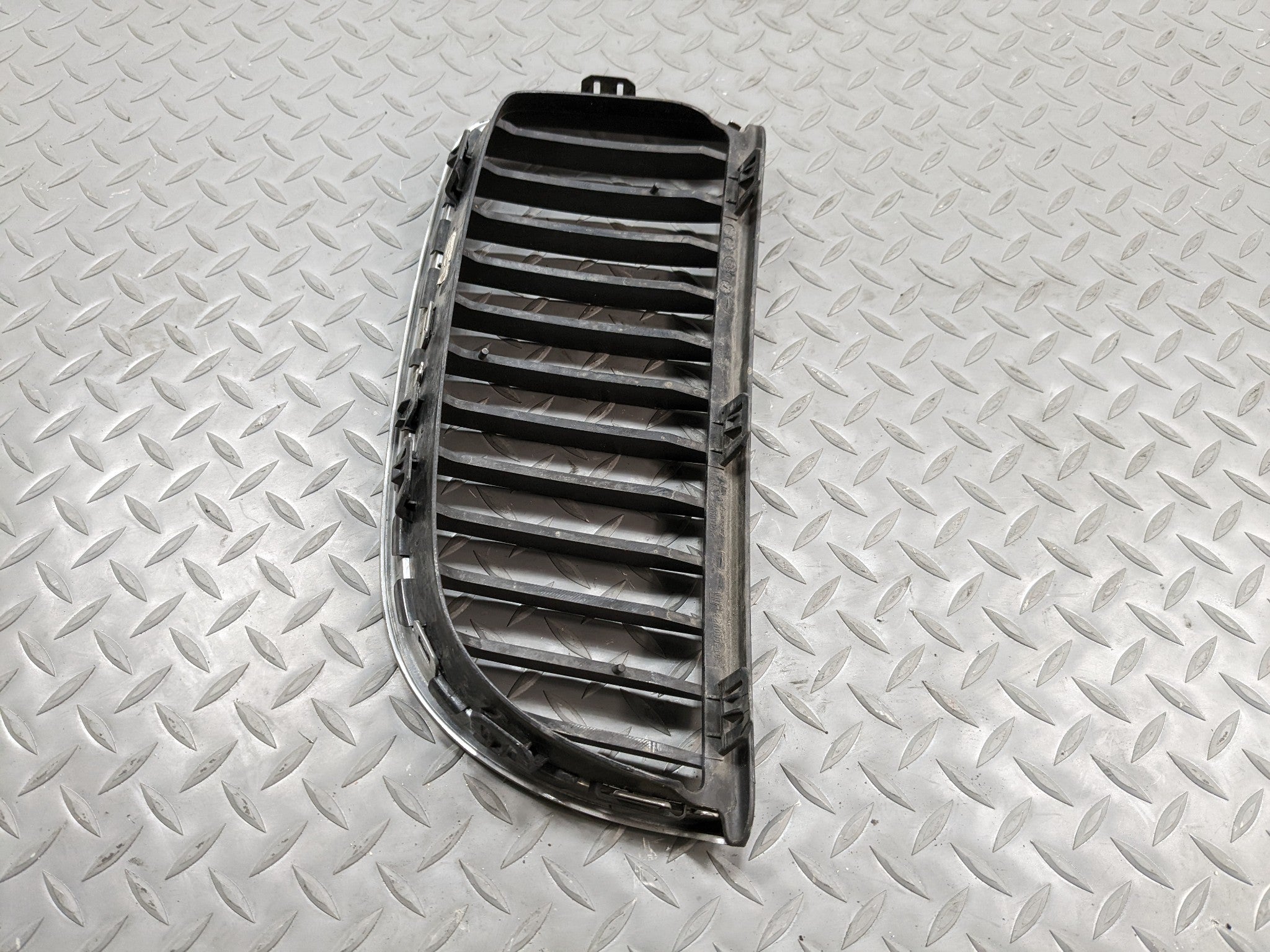 07 - 08 BMW 328I OEM GRILLE TRIM PANEL ASSEMBLY FRONT UPPER RIGHT PASSENGER SIDE