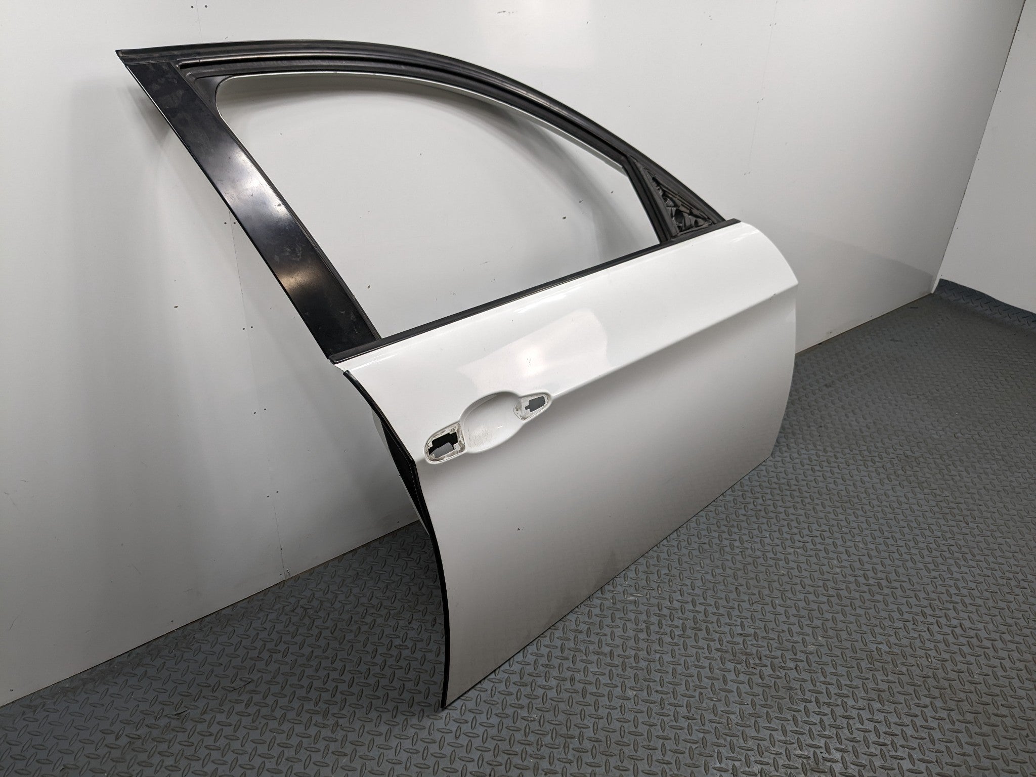 07 - 08 BMW 328I OEM DOOR SHELL PANEL ALPINE WHITE FRONT RIGHT PASSENGER SIDE