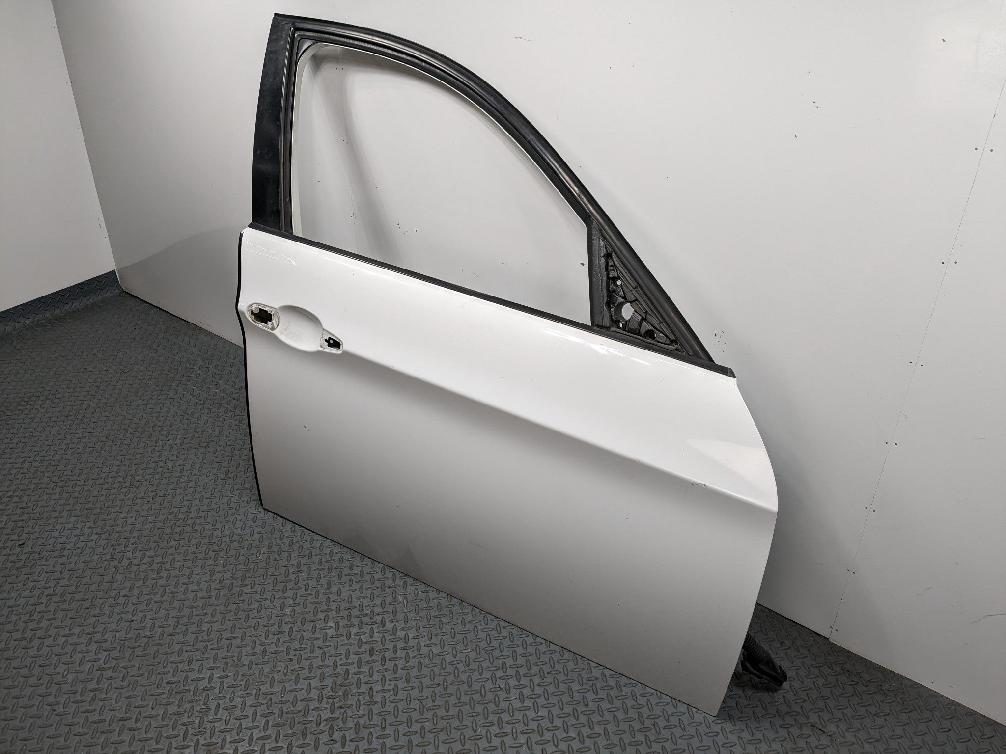 07 - 08 BMW 328I OEM DOOR SHELL PANEL ALPINE WHITE FRONT RIGHT PASSENGER SIDE