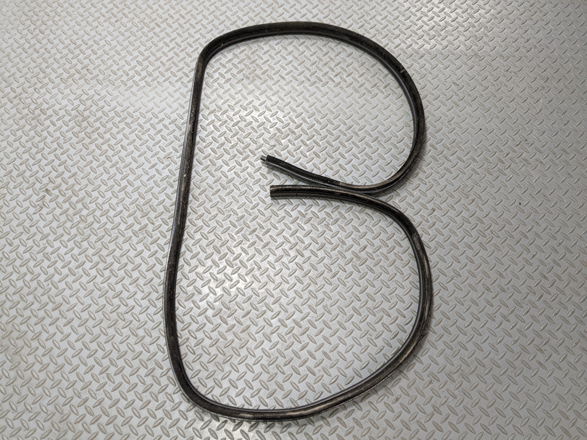 07 - 08 BMW 328I OEM DOOR SEAL WEATHER STRIPPING RUBBER REAR LEFT DRIVER SIDE