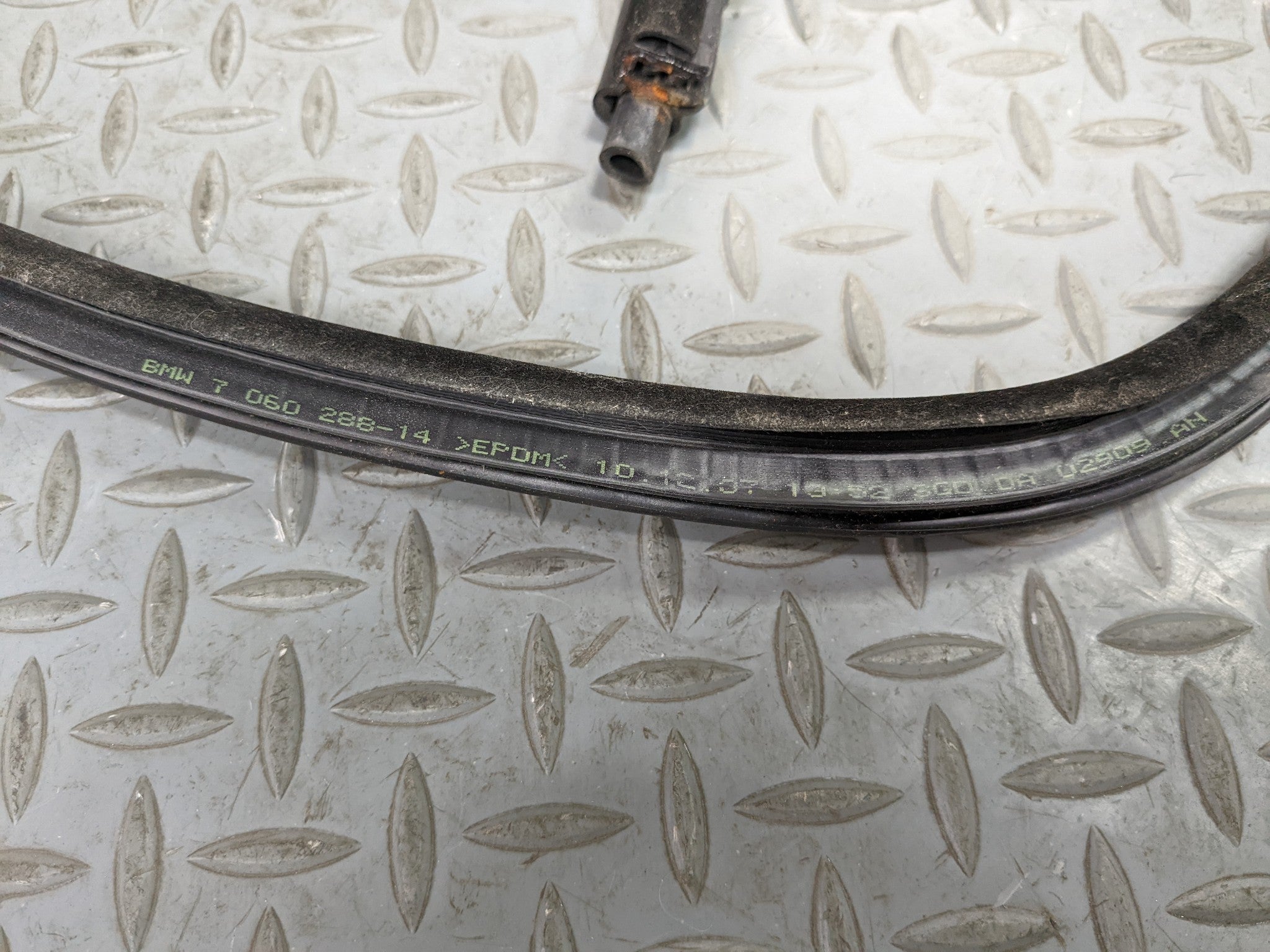 07 - 08 BMW 328I OEM DOOR SEAL WEATHER STRIPPING RUBBER REAR LEFT DRIVER SIDE