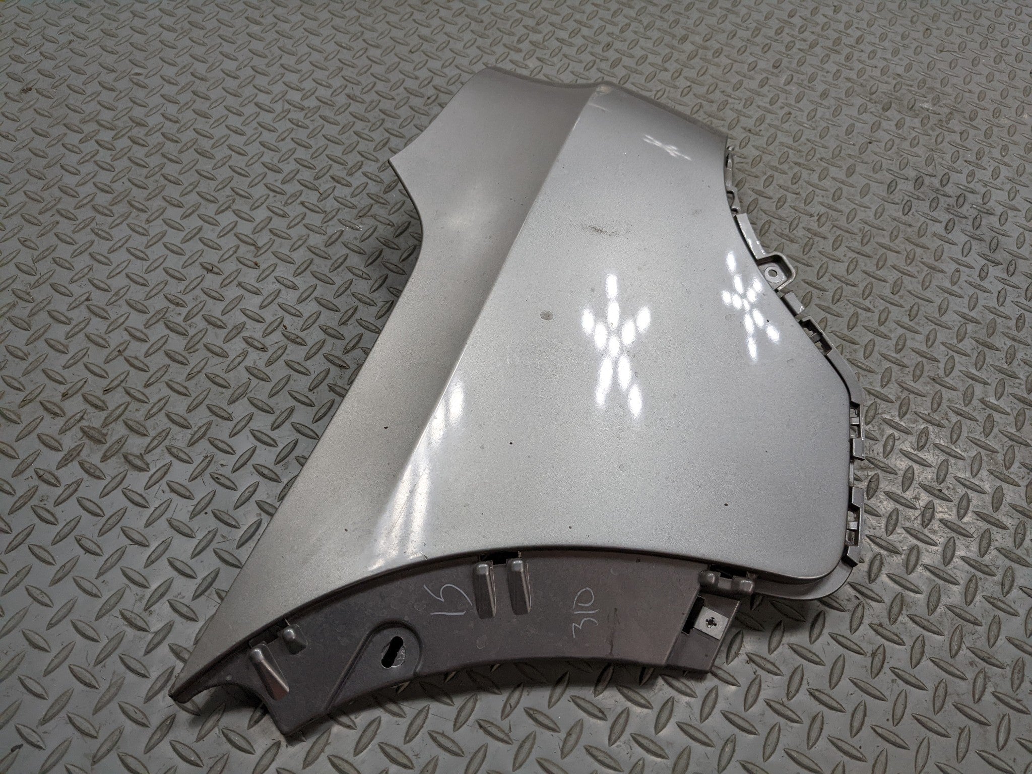 2007 - 2010 BMW X5 OEM BUMPER QUARTER PANEL COVER MOLDING TRIM REAR LEFT SIDE