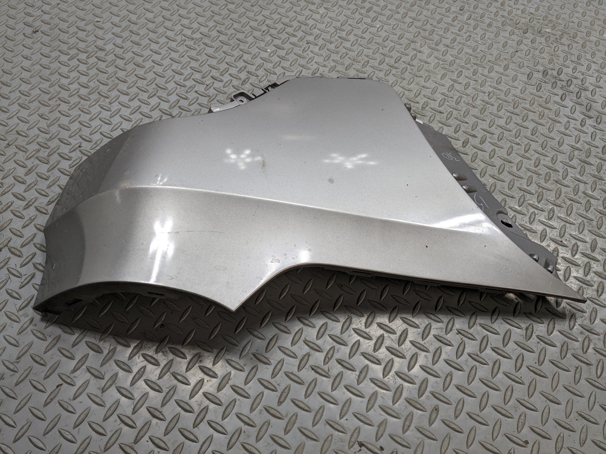 2007 - 2010 BMW X5 OEM BUMPER QUARTER PANEL COVER MOLDING TRIM REAR LEFT SIDE