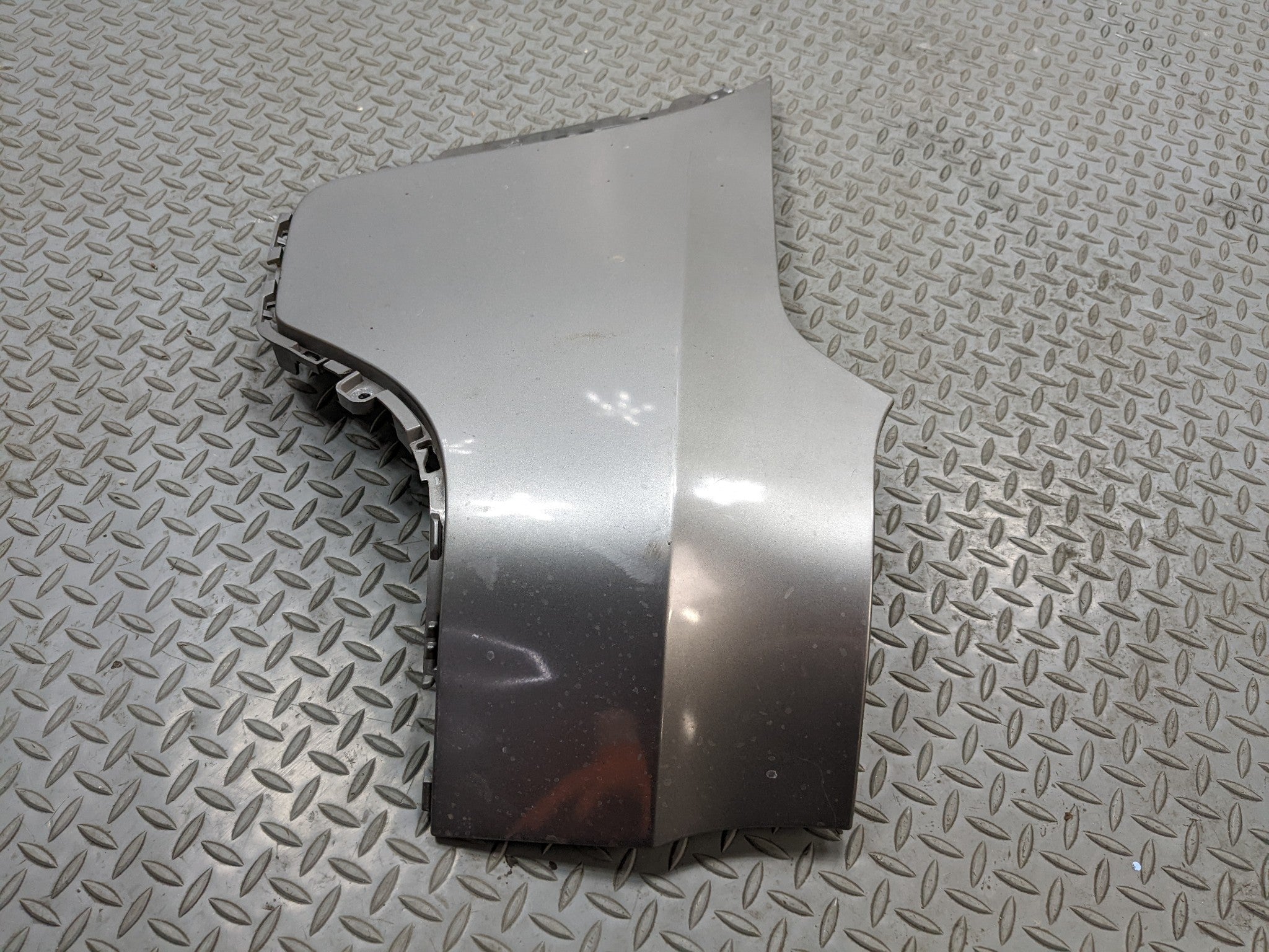 2007 - 2010 BMW X5 OEM BUMPER QUARTER PANEL COVER MOLDING TRIM REAR LEFT SIDE