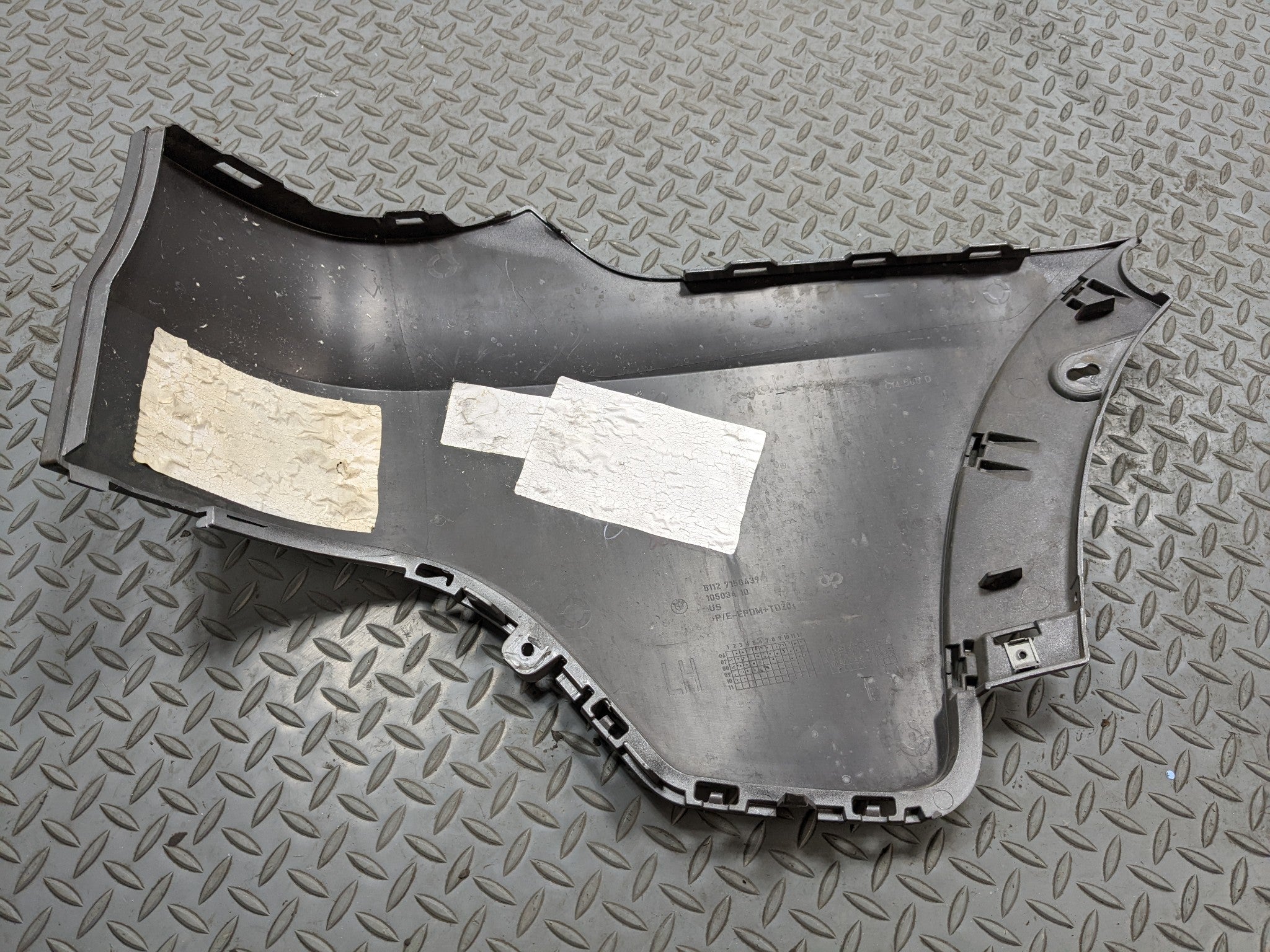 2007 - 2010 BMW X5 OEM BUMPER QUARTER PANEL COVER MOLDING TRIM REAR LEFT SIDE