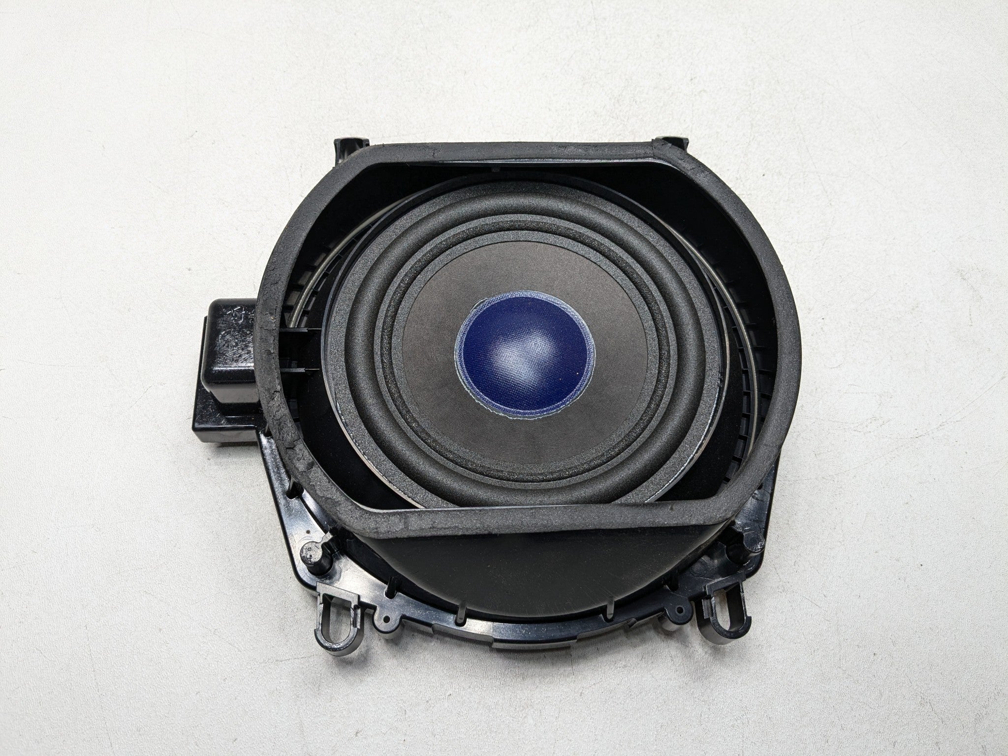 2007 - 2010 BMW X5 OEM SUBWOOFER SPEAKER AUDIO BASSBOX LEFT DRIVER SIDE FLOOR