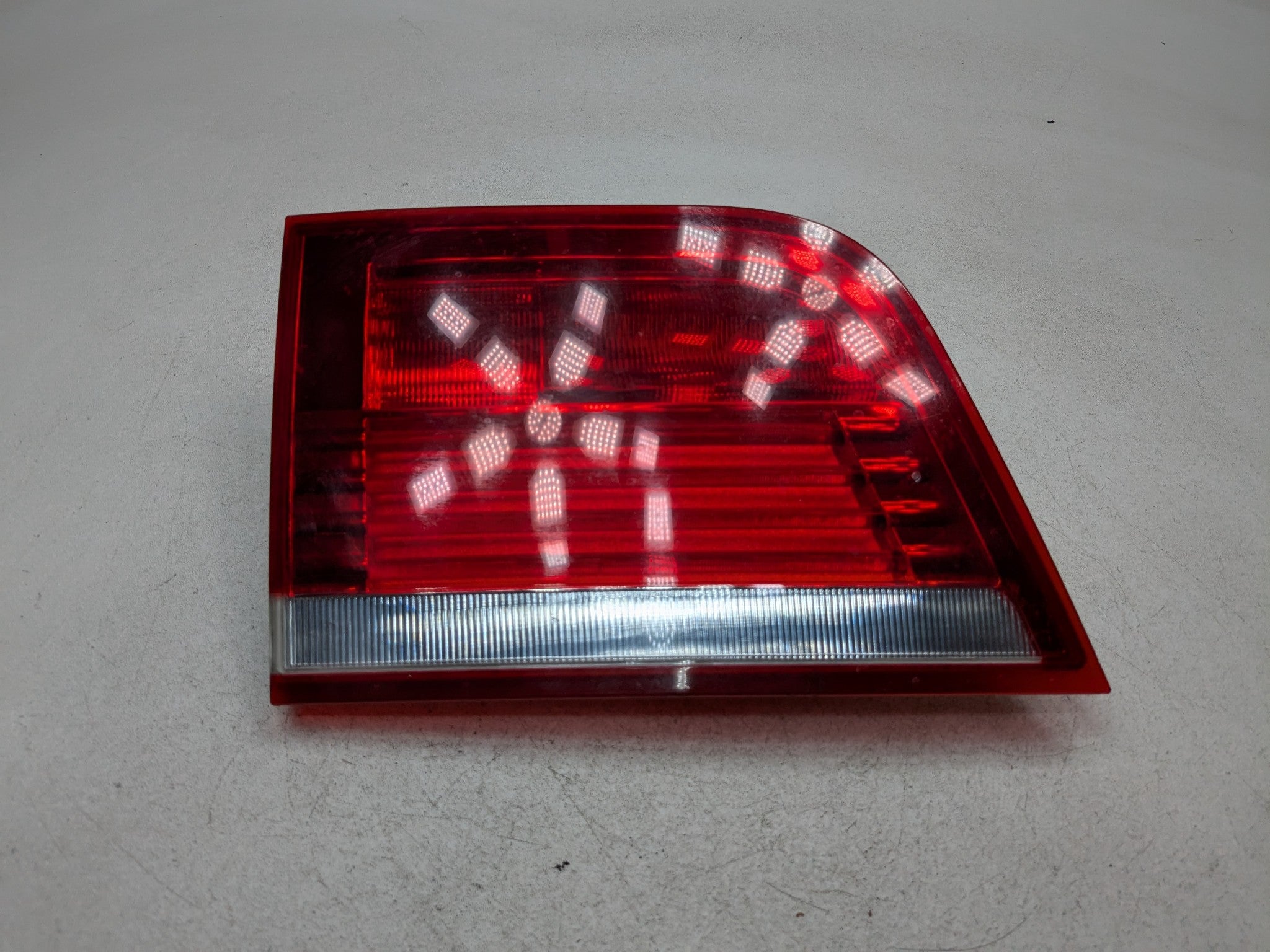 07 - 10 BMW X5 OEM TAIL LIGHT ASSEMBLY INNER GATE MOUNTED RIGHT PASSENGER SIDE