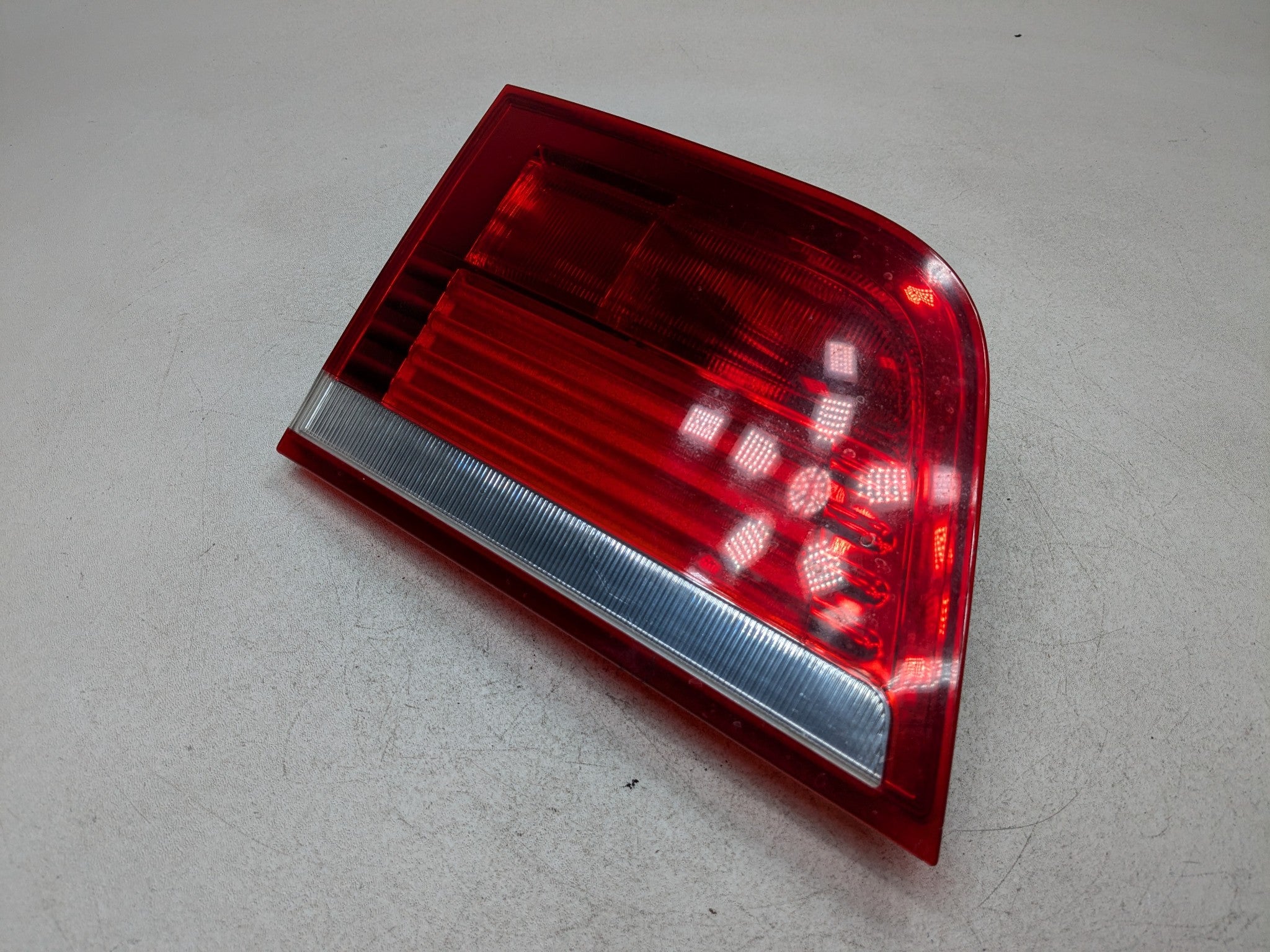 07 - 10 BMW X5 OEM TAIL LIGHT ASSEMBLY INNER GATE MOUNTED RIGHT PASSENGER SIDE