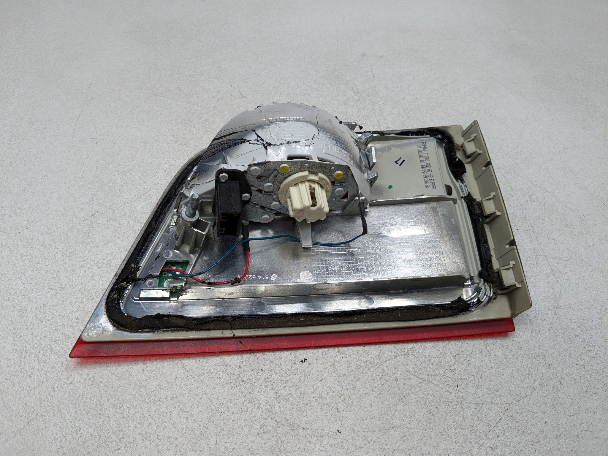 07 - 10 BMW X5 OEM TAIL LIGHT ASSEMBLY INNER GATE MOUNTED RIGHT PASSENGER SIDE