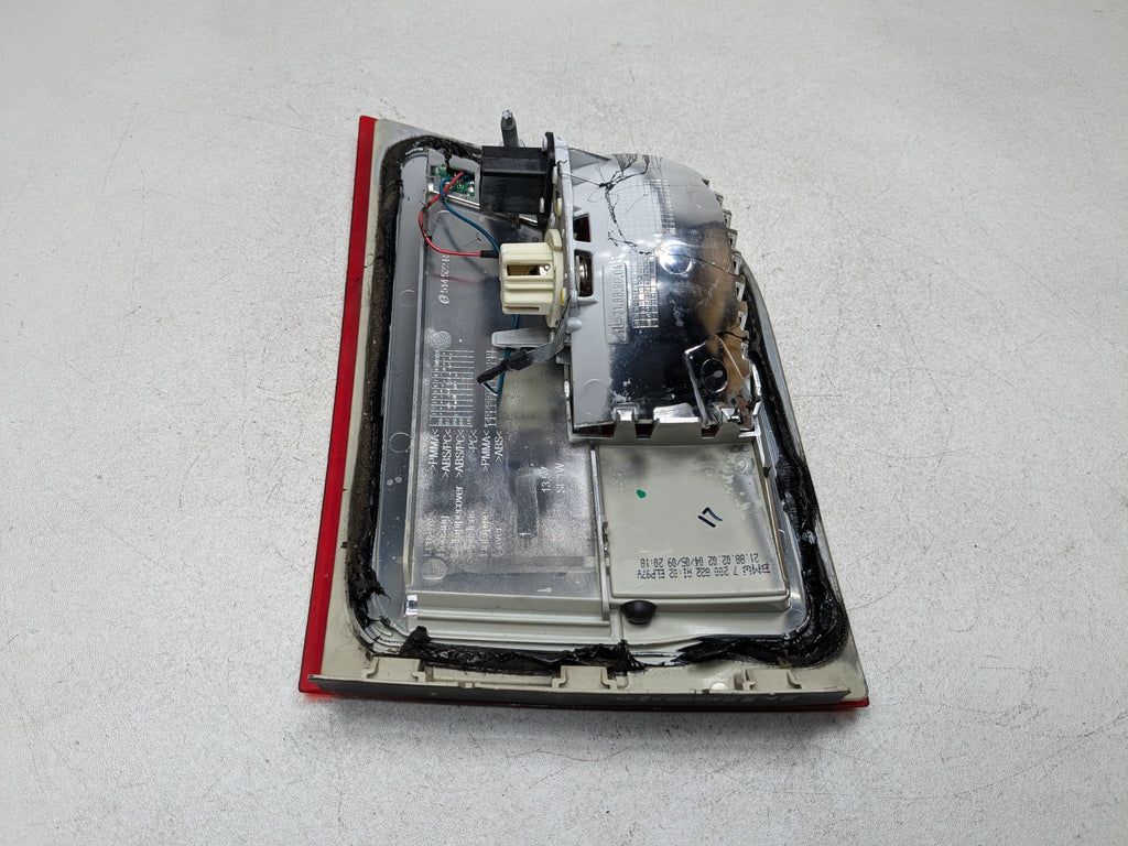 07 - 10 BMW X5 OEM TAIL LIGHT ASSEMBLY INNER GATE MOUNTED RIGHT PASSENGER SIDE