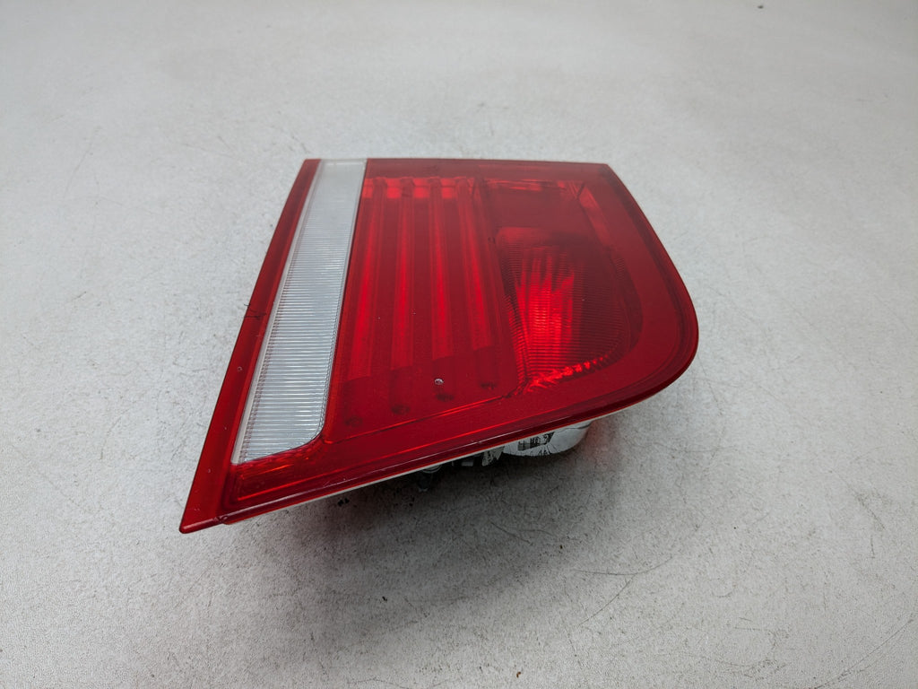 07 - 10 BMW X5 OEM TAIL LIGHT ASSEMBLY INNER GATE MOUNTED RIGHT PASSENGER SIDE