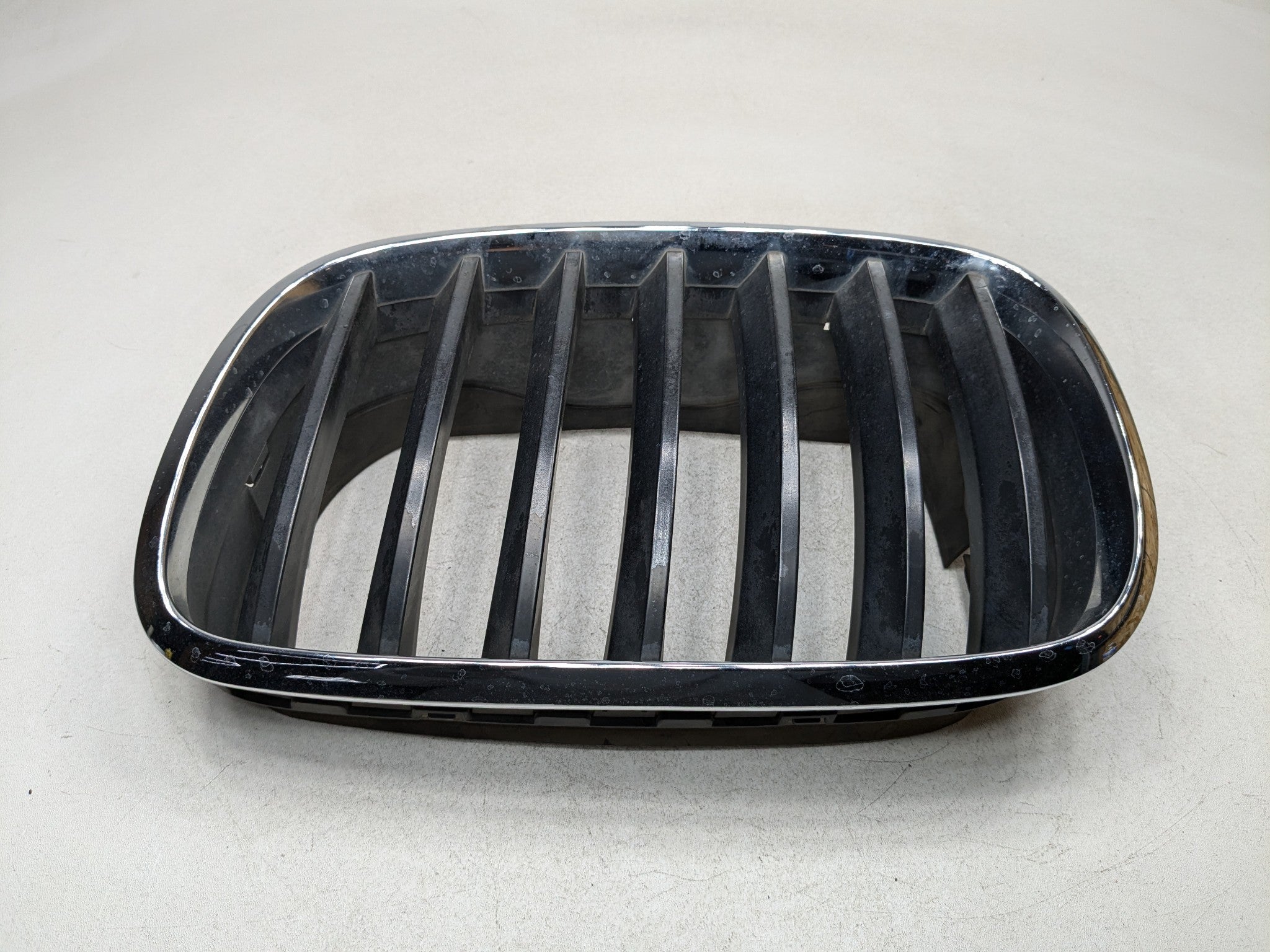 07 - 10 BMW X5 OEM GRILLE HOOD BLACK AND CHROME FINISH FRONT LEFT DRIVER SIDE