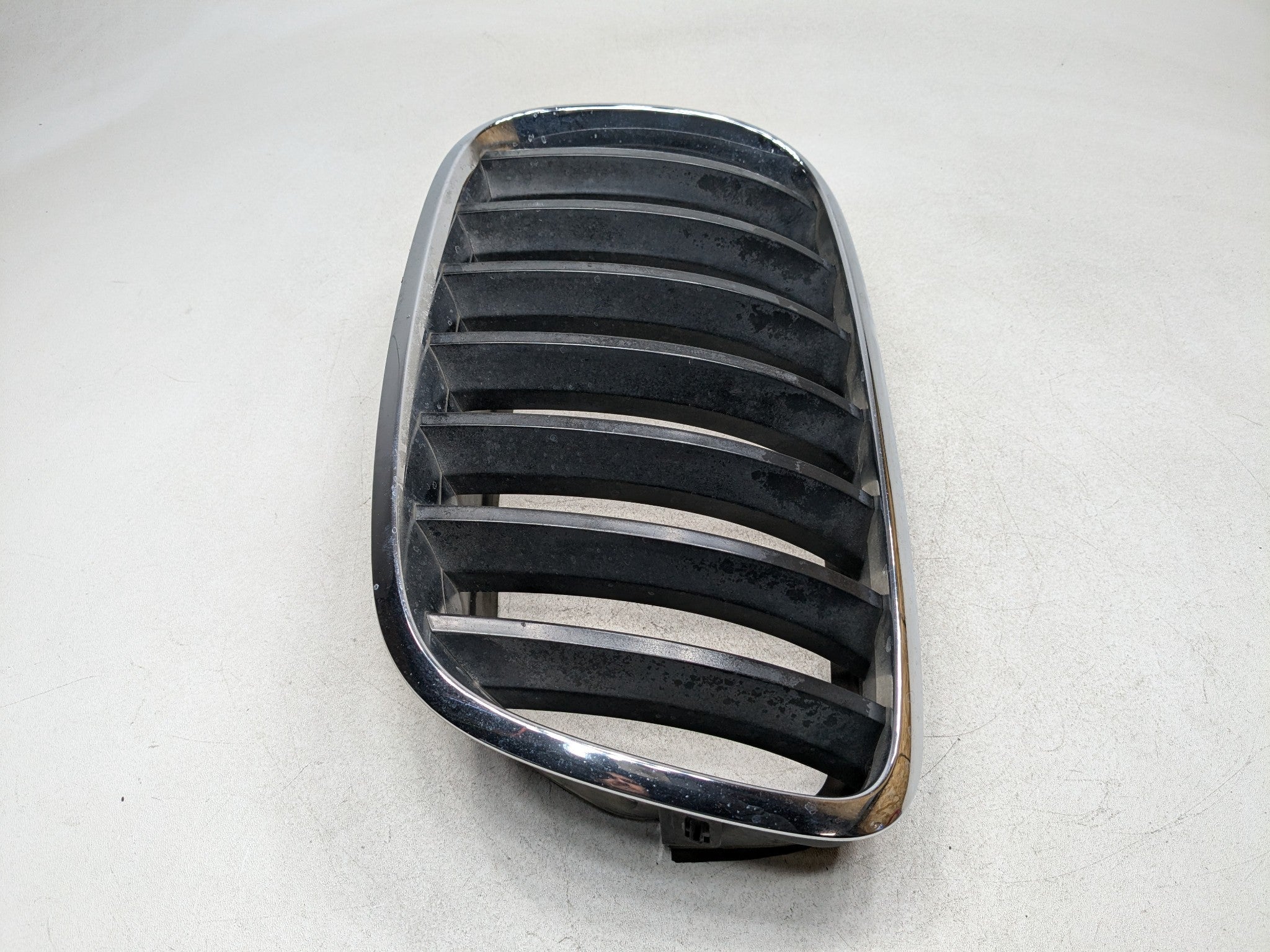 07 - 10 BMW X5 OEM GRILLE HOOD BLACK AND CHROME FINISH FRONT LEFT DRIVER SIDE