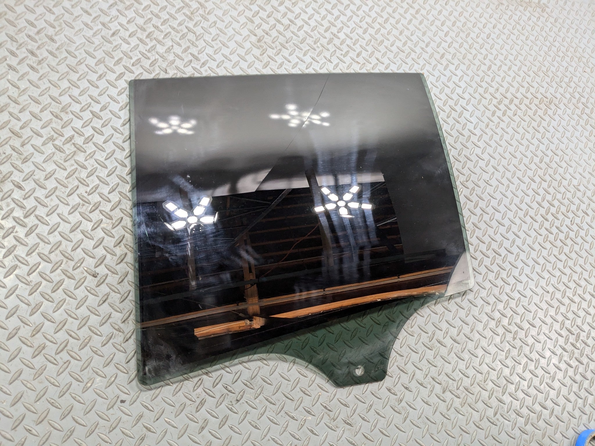 07 - 10 BMW X5 OEM DOOR WINDOW GLASS WITH PRIVACY TINT REAR RIGHT PASSENGER SIDE