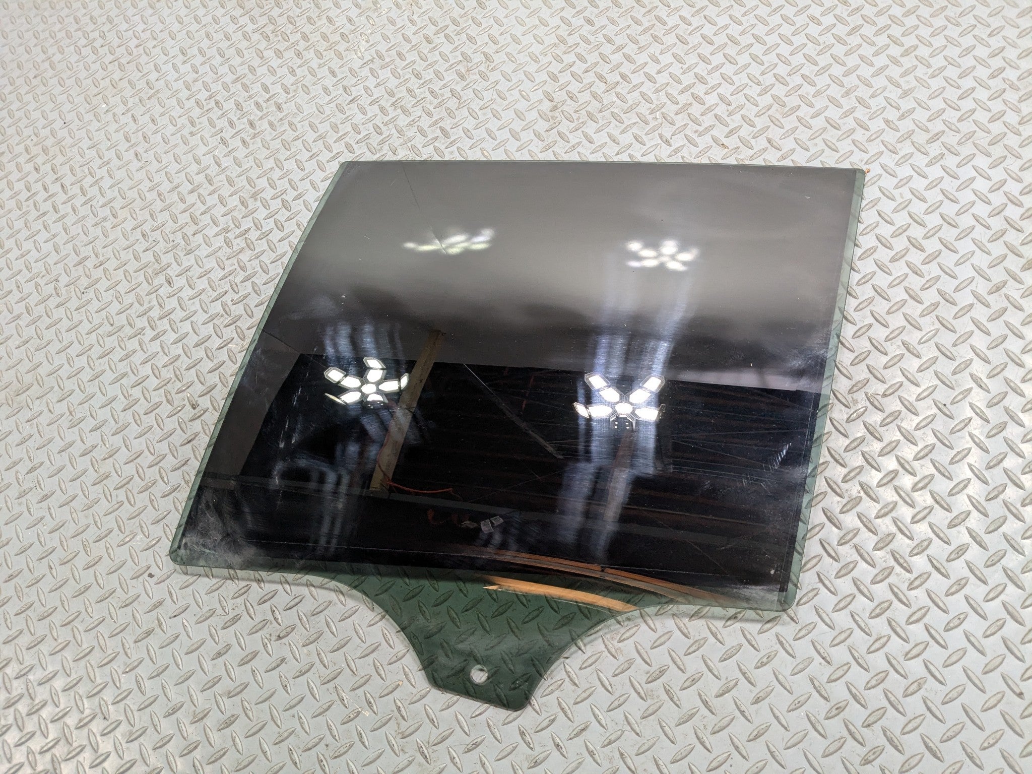 07 - 10 BMW X5 OEM DOOR WINDOW GLASS WITH PRIVACY TINT REAR RIGHT PASSENGER SIDE