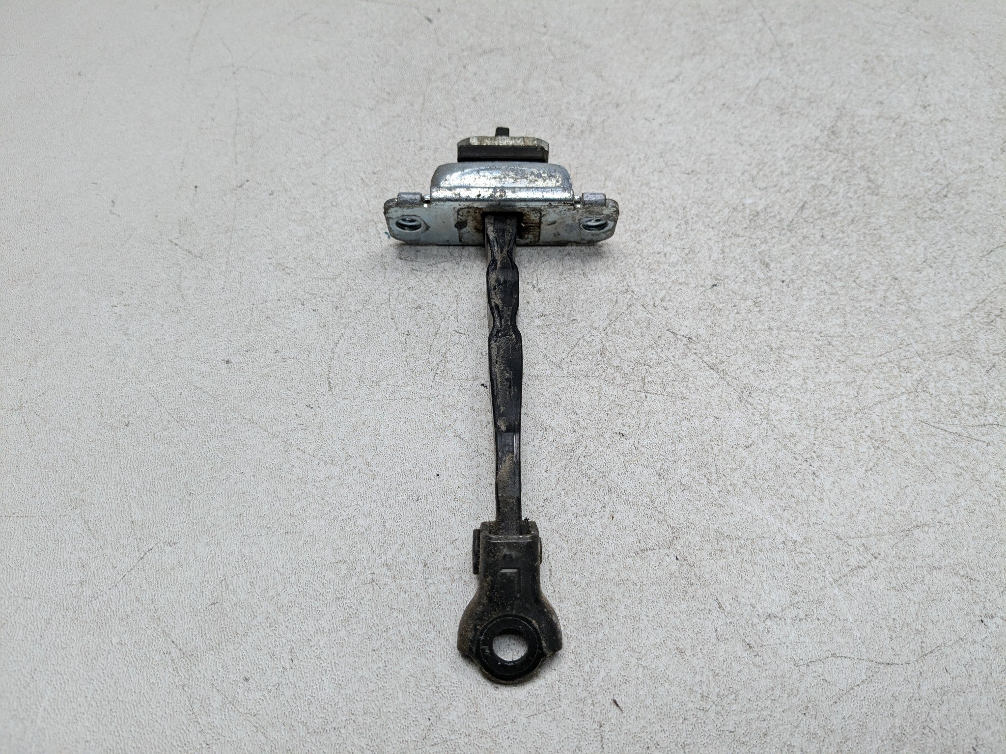 2011 - 2013 HYUNDAI SONATA OEM DOOR STOPPER CHECK STRAP FRONT LEFT DRIVER SIDE