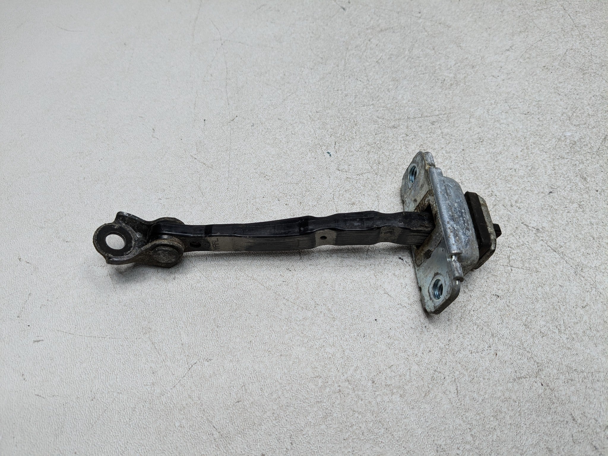 2011 - 2013 HYUNDAI SONATA OEM DOOR STOPPER CHECK STRAP FRONT LEFT DRIVER SIDE