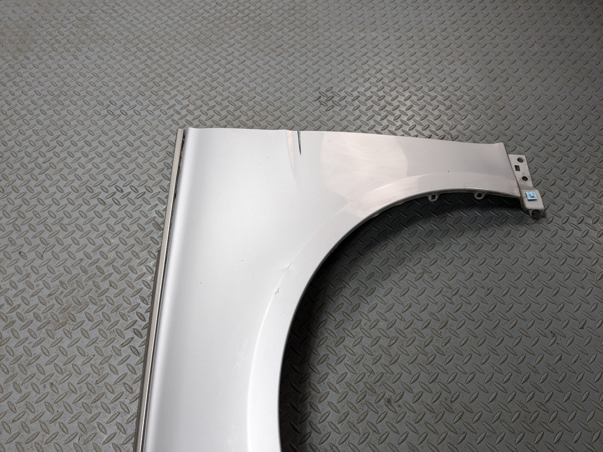 2011 - 2013 HYUNDAI SONATA OEM FENDER COVER PANEL RADIANT SILVER FRONT LEFT SIDE