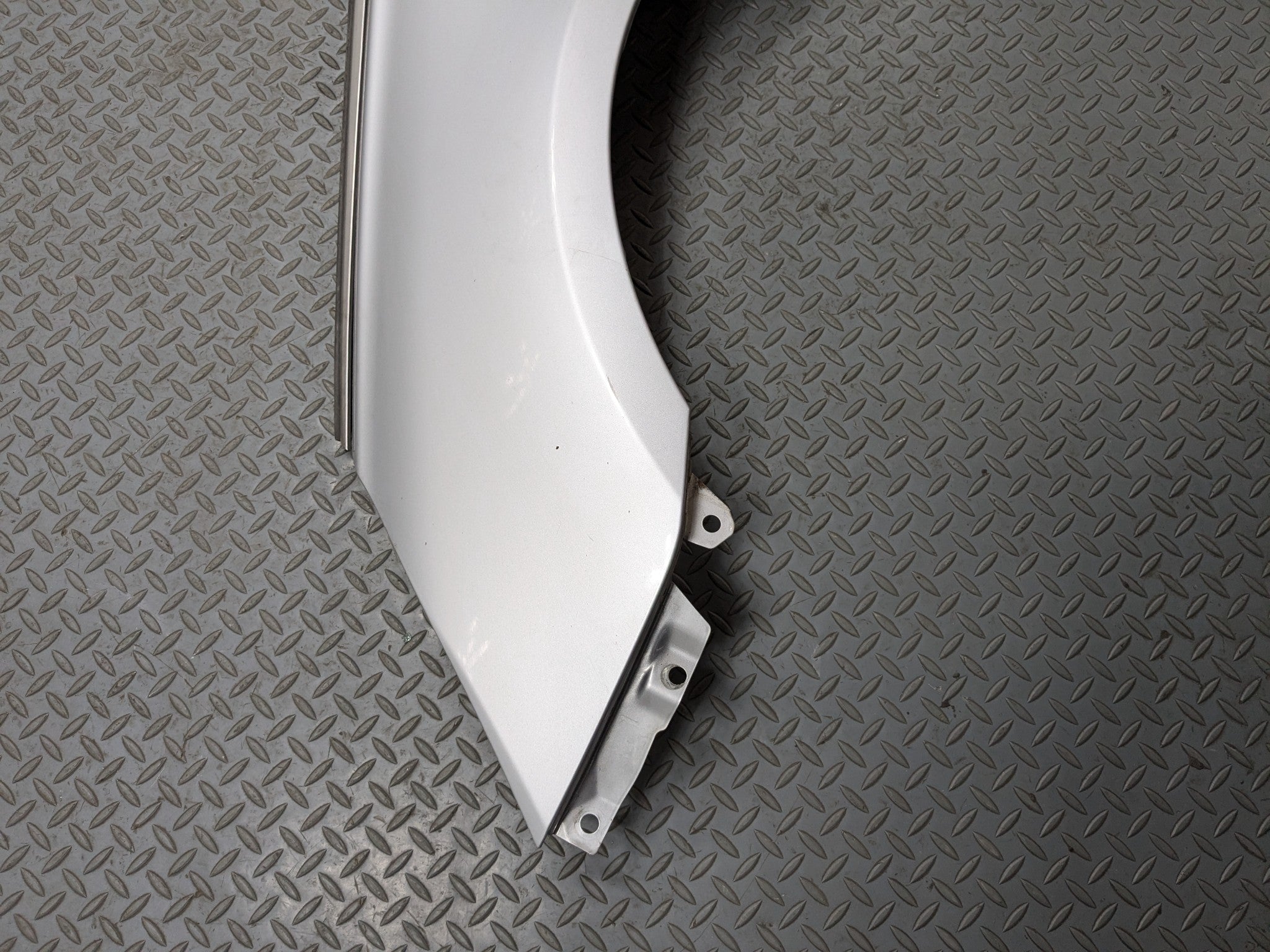 2011 - 2013 HYUNDAI SONATA OEM FENDER COVER PANEL RADIANT SILVER FRONT LEFT SIDE