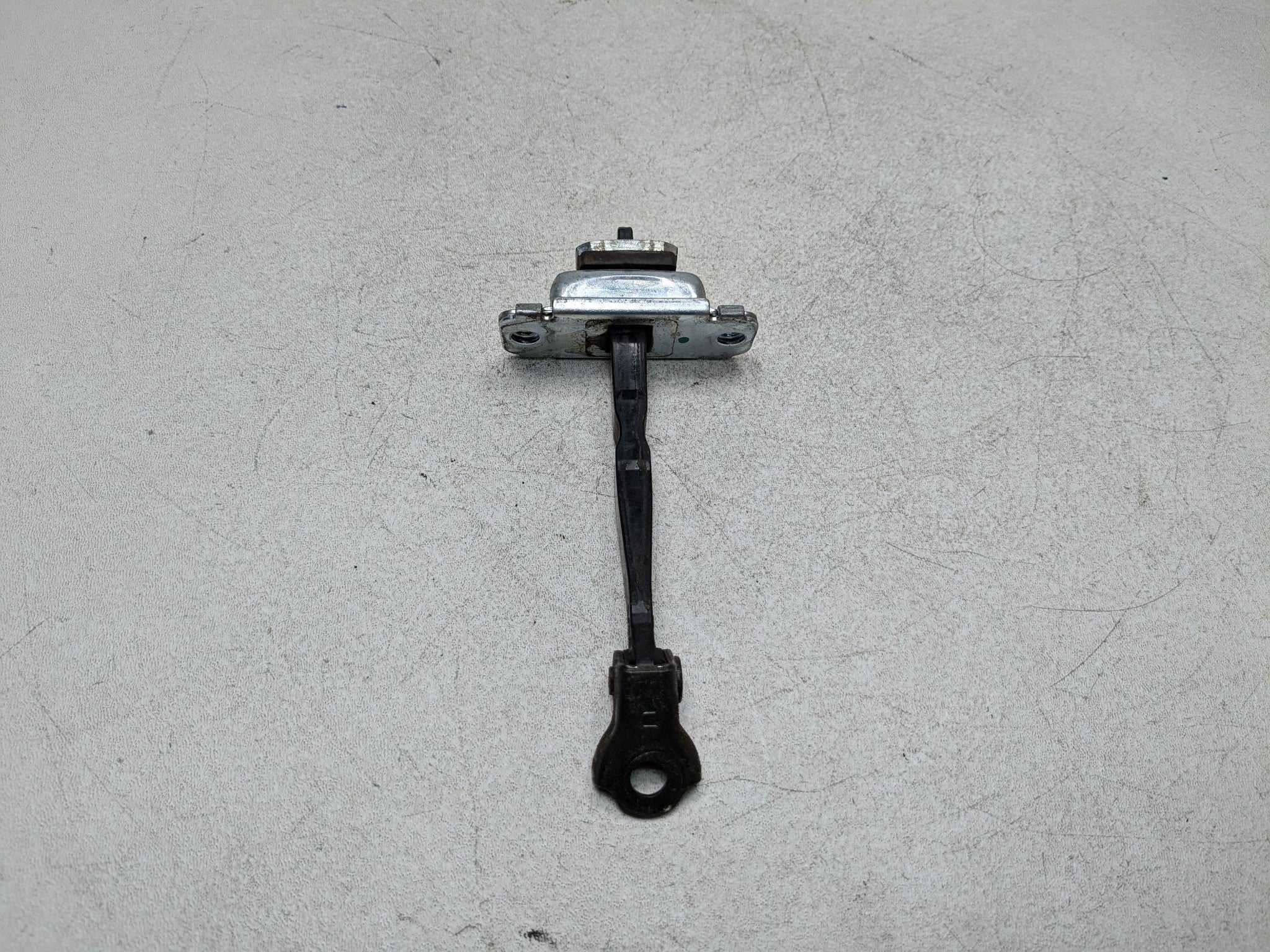 2011 - 2013 HYUNDAI SONATA OEM DOOR STOPPER CHECK STRAP REAR LEFT DRIVER SIDE