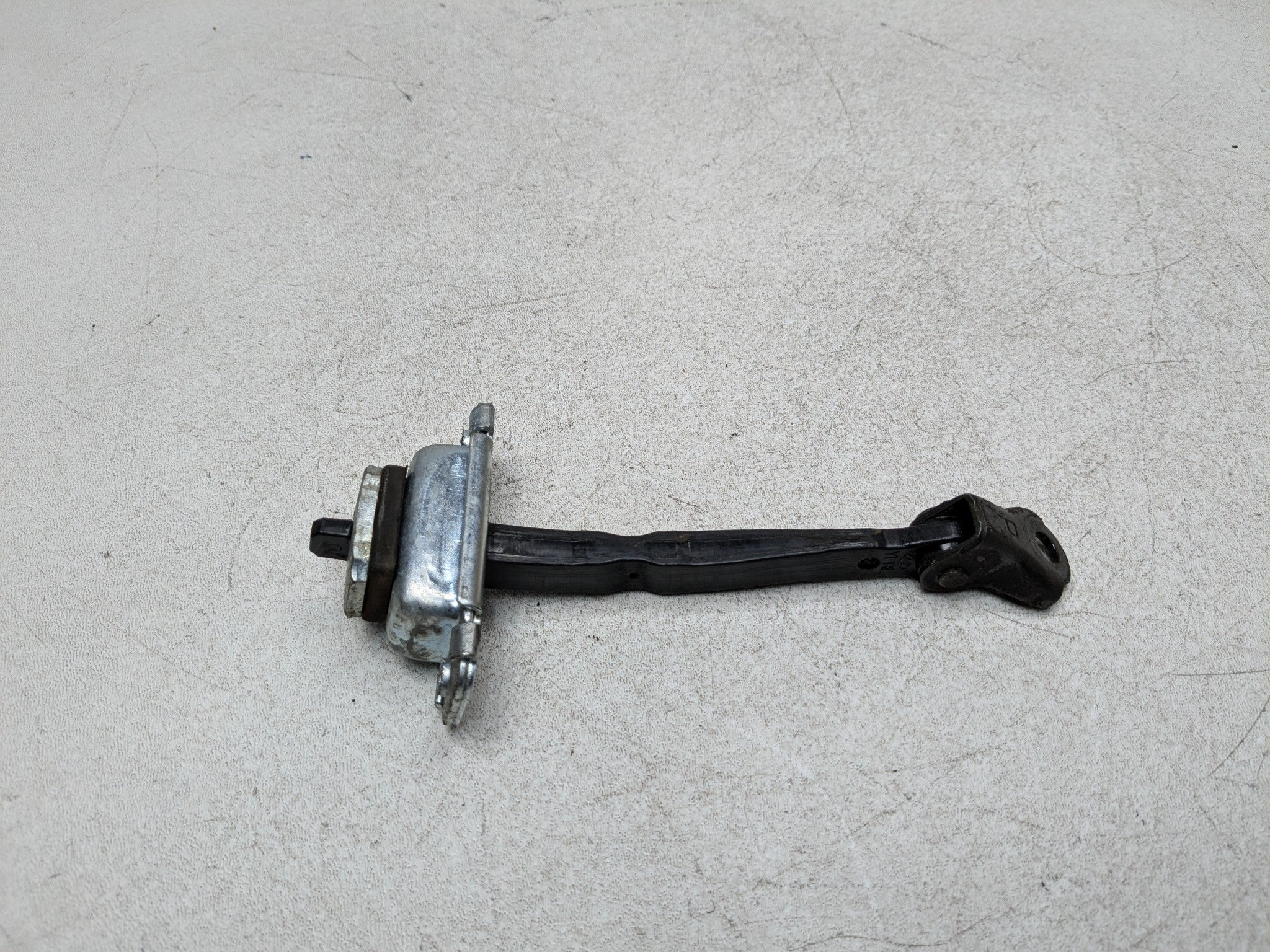 2011 - 2013 HYUNDAI SONATA OEM DOOR STOPPER CHECK STRAP REAR LEFT DRIVER SIDE