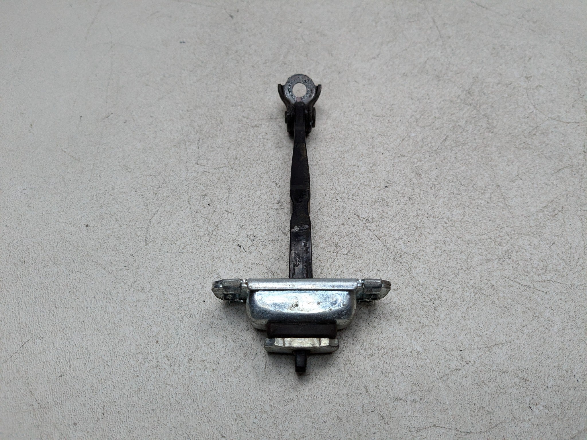 2011 - 2013 HYUNDAI SONATA OEM DOOR STOPPER CHECK STRAP REAR LEFT DRIVER SIDE