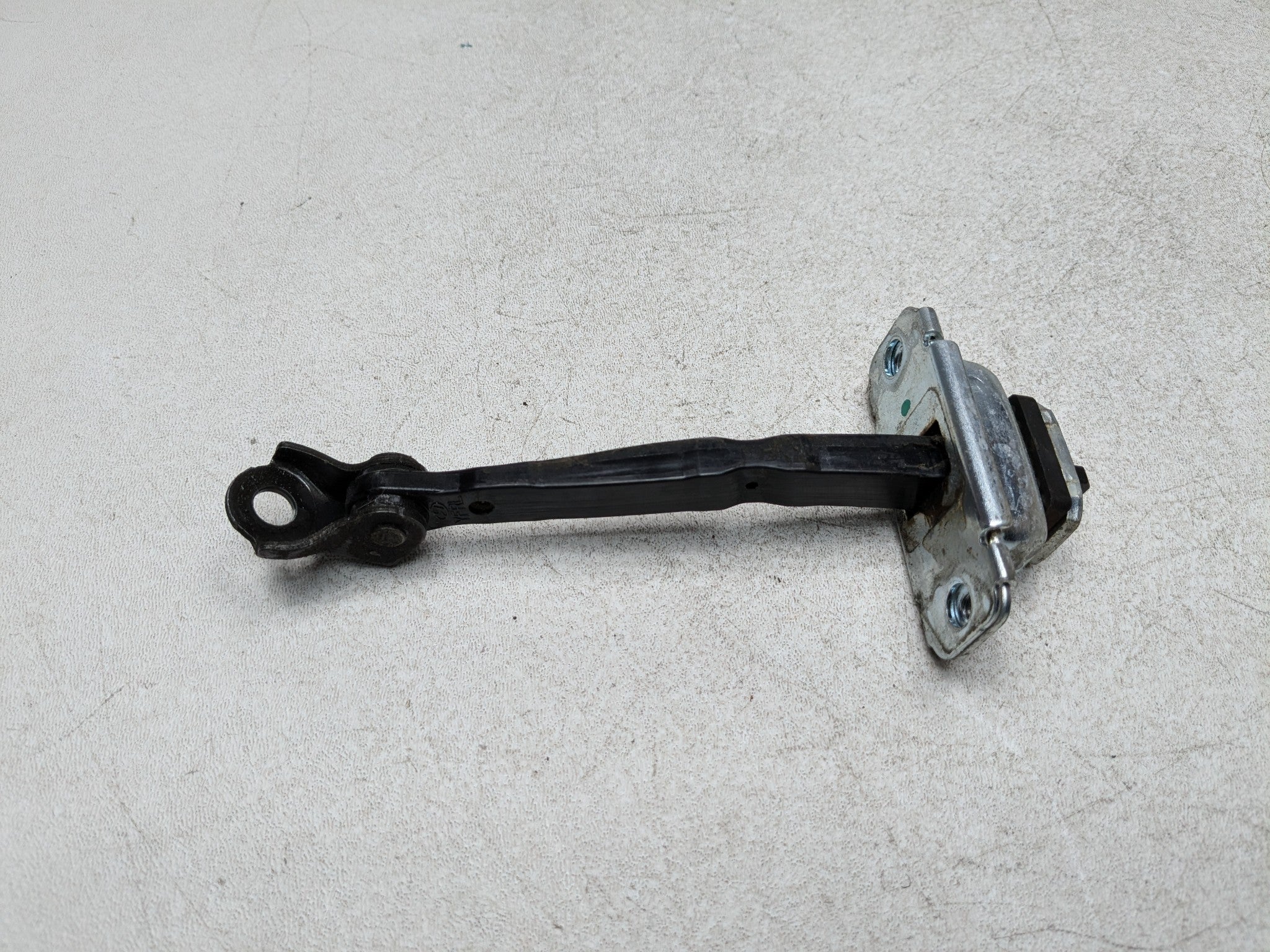 2011 - 2013 HYUNDAI SONATA OEM DOOR STOPPER CHECK STRAP REAR LEFT DRIVER SIDE