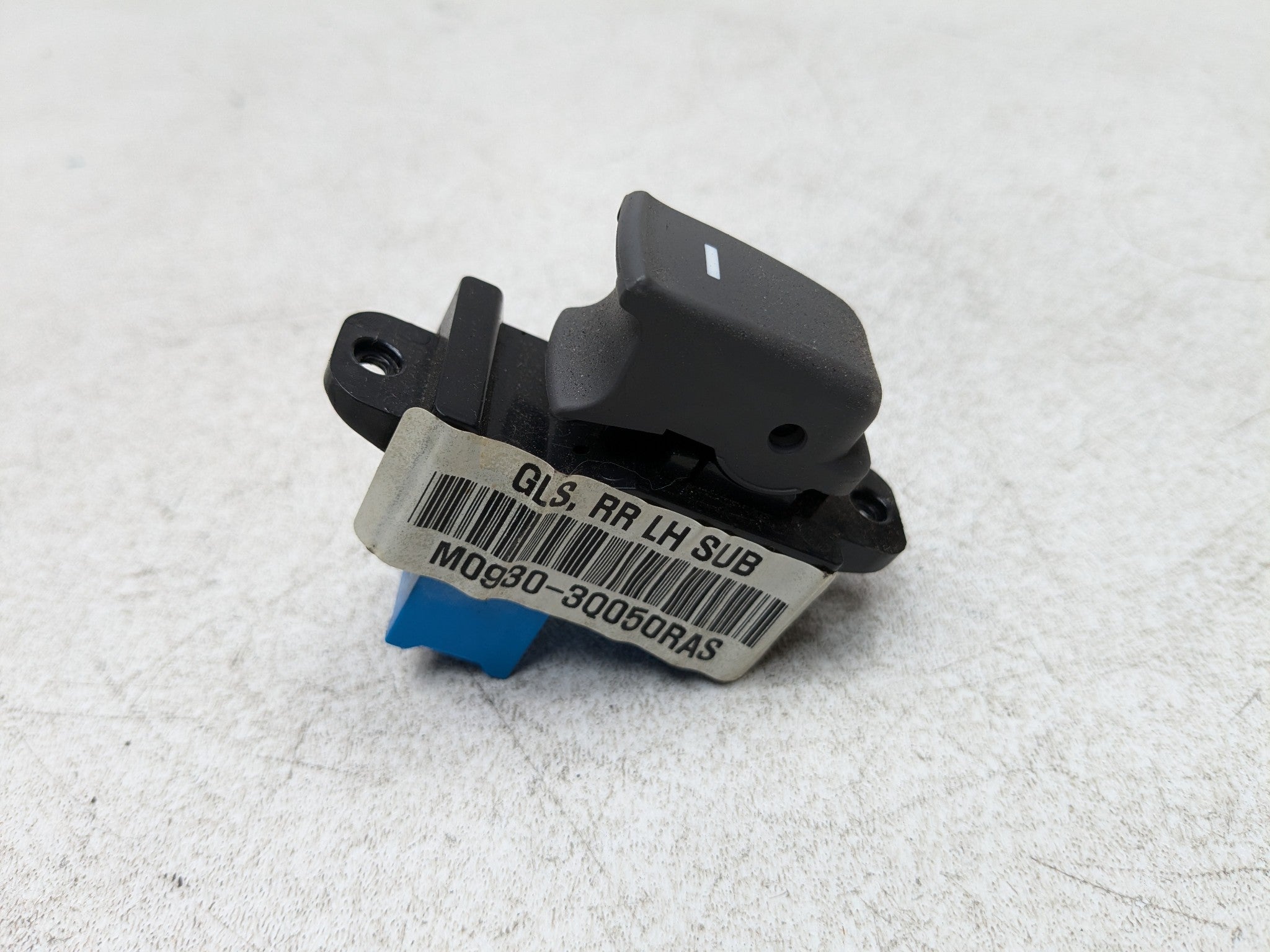 2011 - 2013 HYUNDAI SONATA OEM POWER WINDOW BUTTON SWITCH REAR LEFT DRIVER SIDE