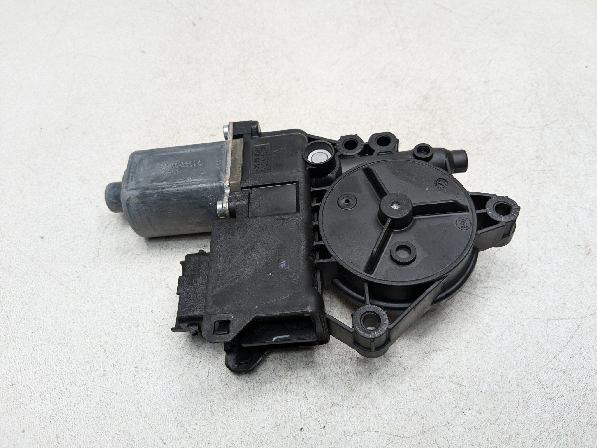 2011 - 2013 HYUNDAI SONATA OEM POWER WINDOW MOTOR FRONT LEFT DRIVER SIDE