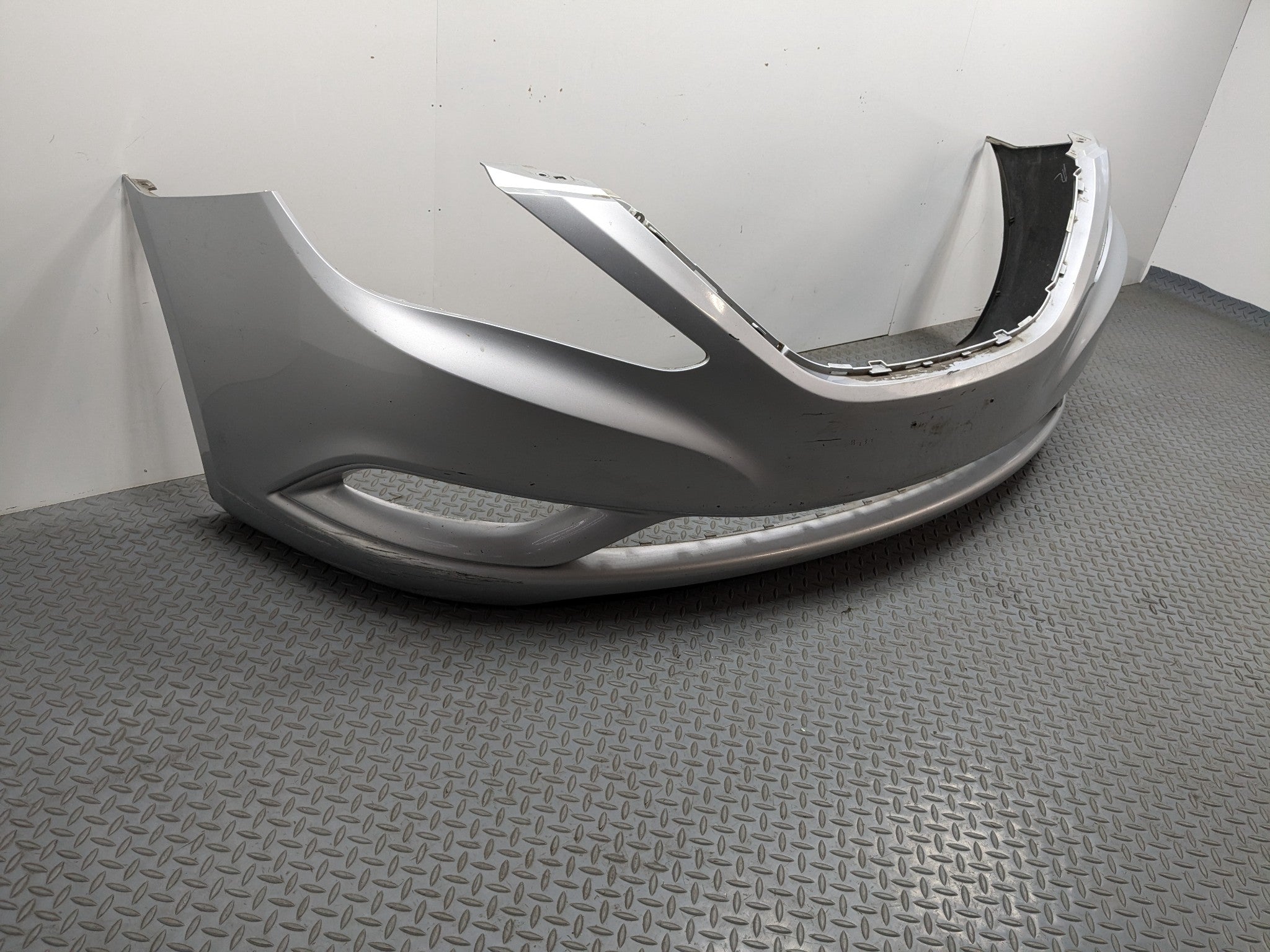 2011 - 2013 HYUNDAI SONATA OEM FRONT BUMPER COVER PANEL ASSEMBLY RADIANT SILVER