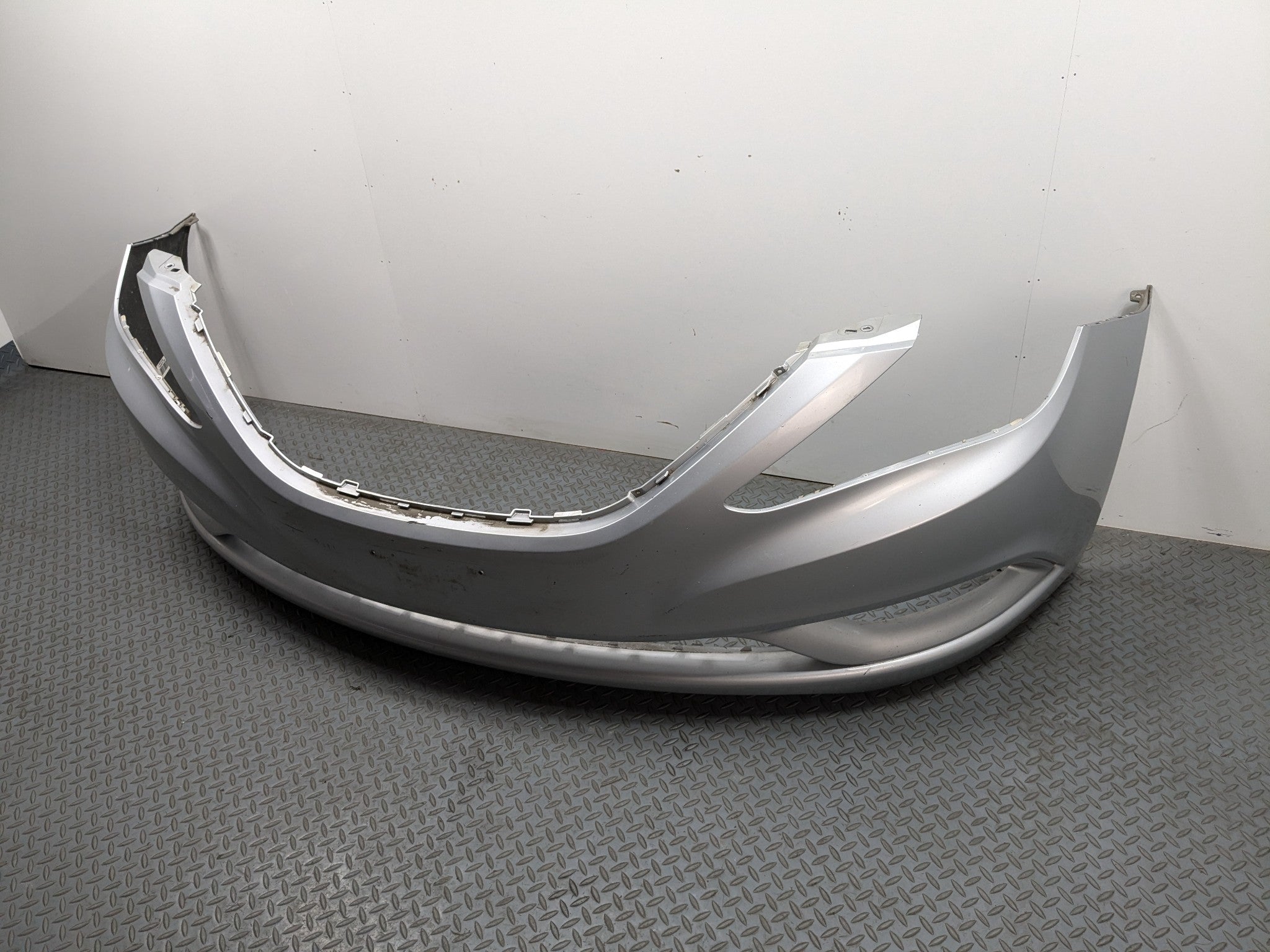 2011 - 2013 HYUNDAI SONATA OEM FRONT BUMPER COVER PANEL ASSEMBLY RADIANT SILVER