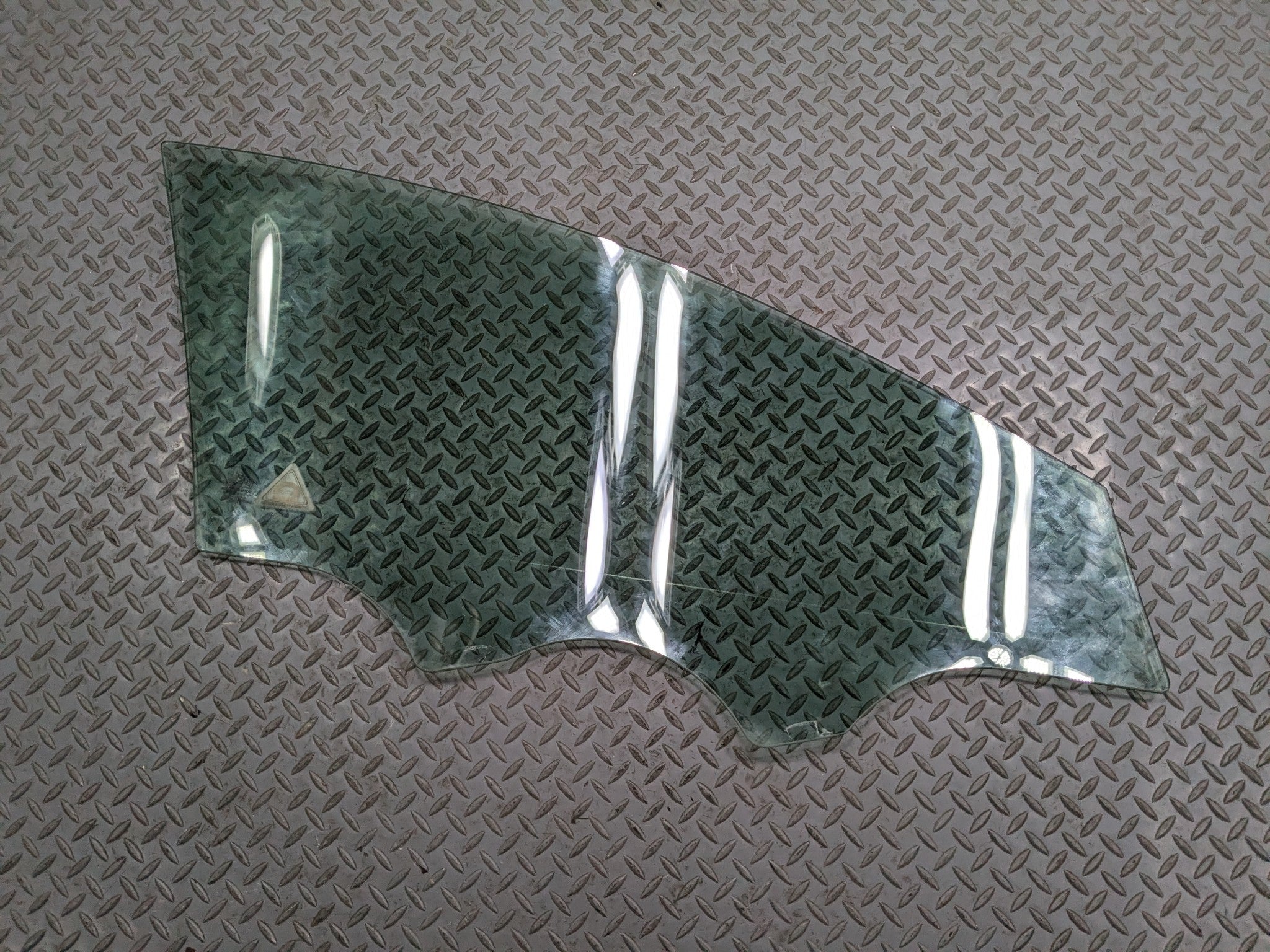 2011 - 2013 HYUNDAI SONATA OEM WINDOW GLASS DOOR SOLAR FRONT LEFT DRIVER SIDE