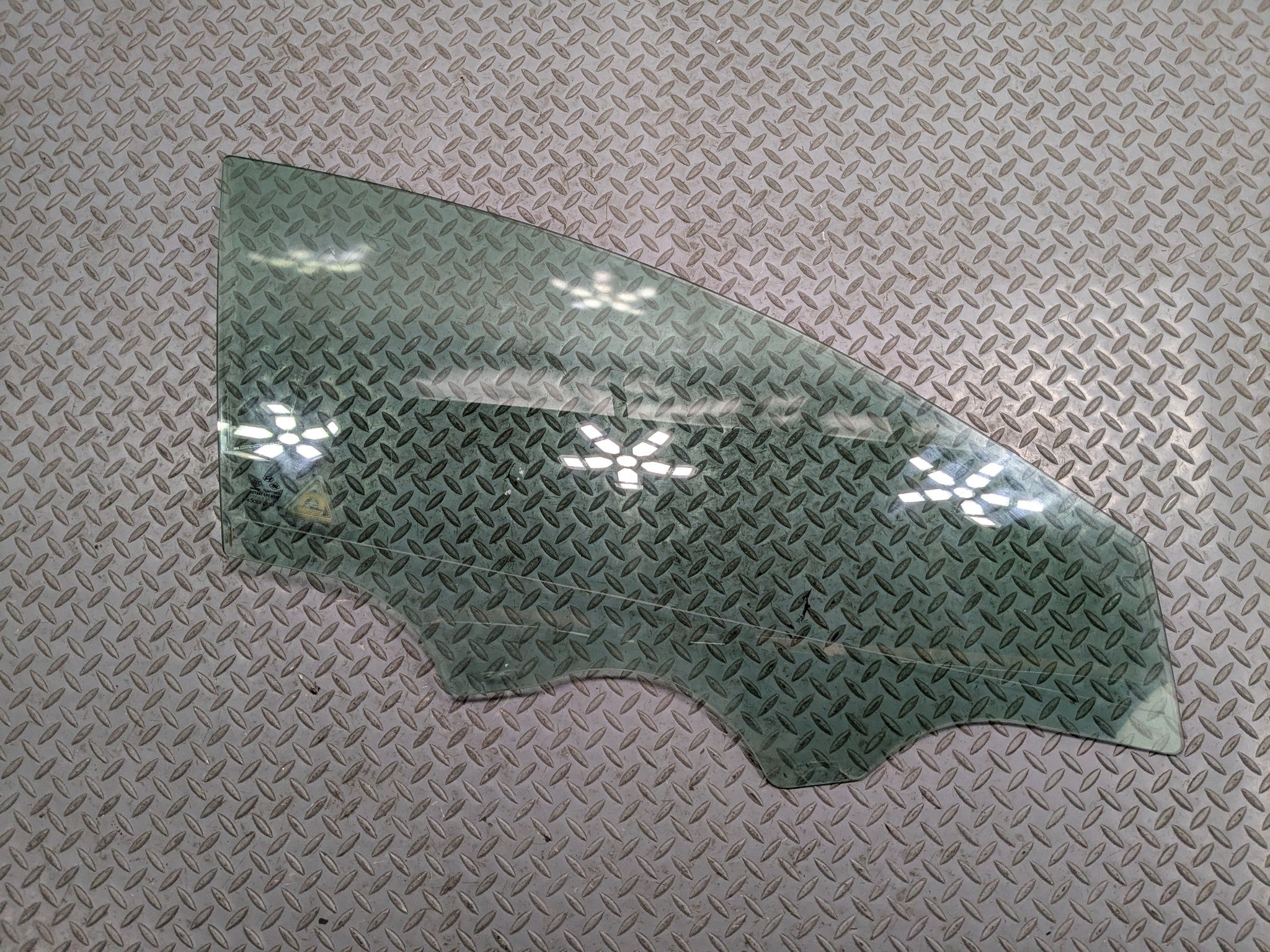 2011 - 2013 HYUNDAI SONATA OEM WINDOW GLASS DOOR SOLAR FRONT RIGHT PASSENGER