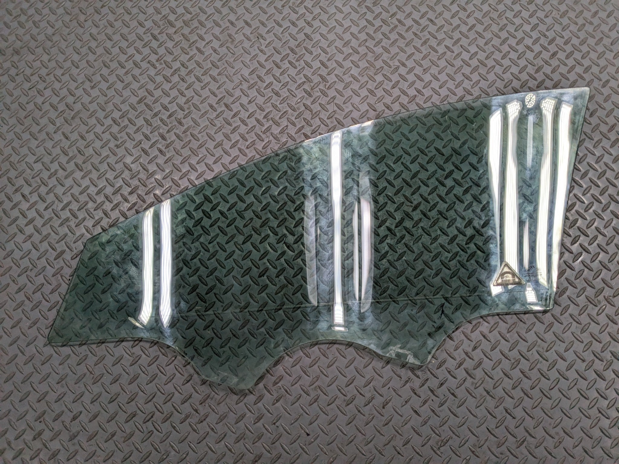 2011 - 2013 HYUNDAI SONATA OEM WINDOW GLASS DOOR SOLAR FRONT RIGHT PASSENGER