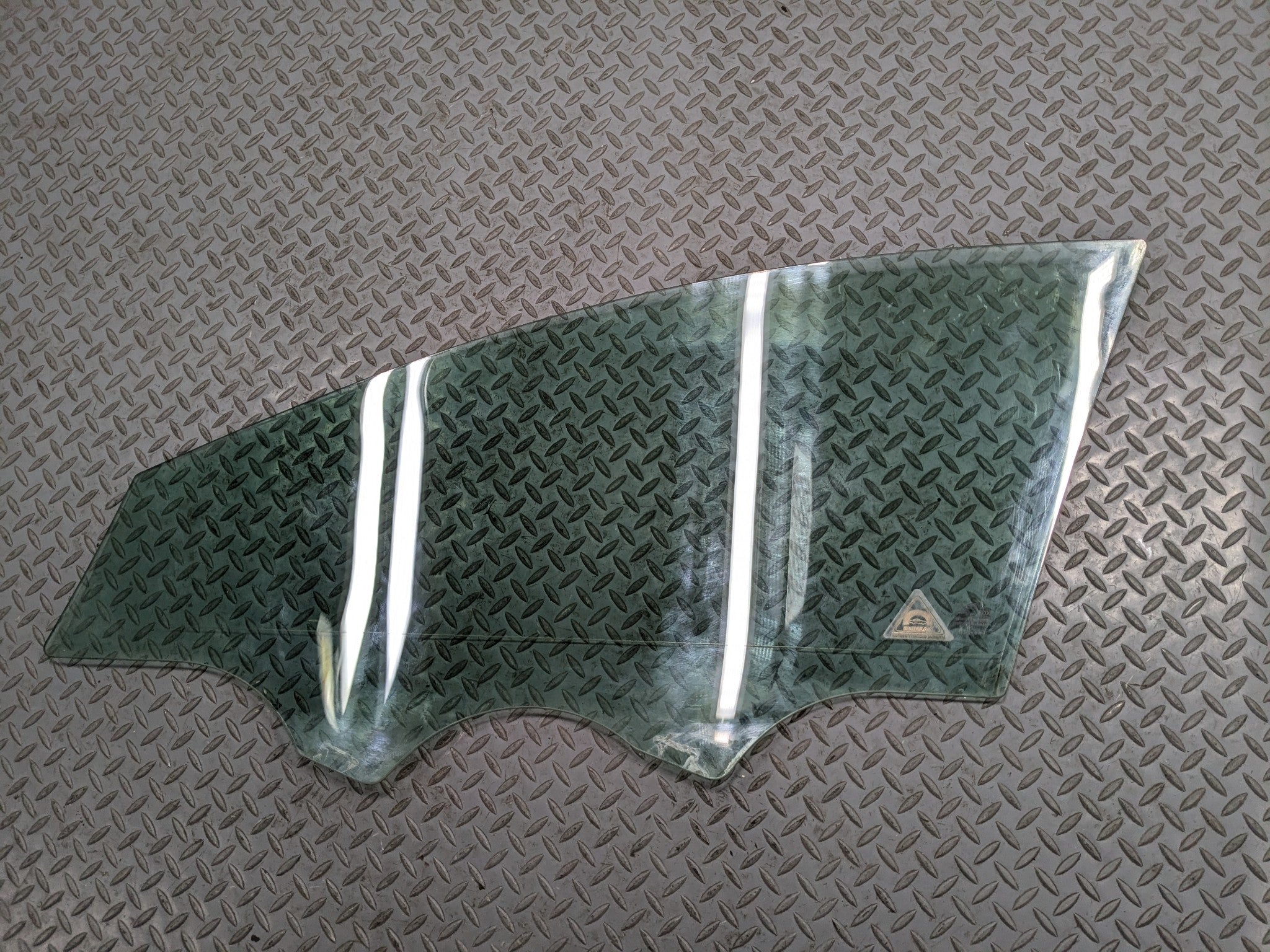 2011 - 2013 HYUNDAI SONATA OEM WINDOW GLASS DOOR SOLAR FRONT RIGHT PASSENGER
