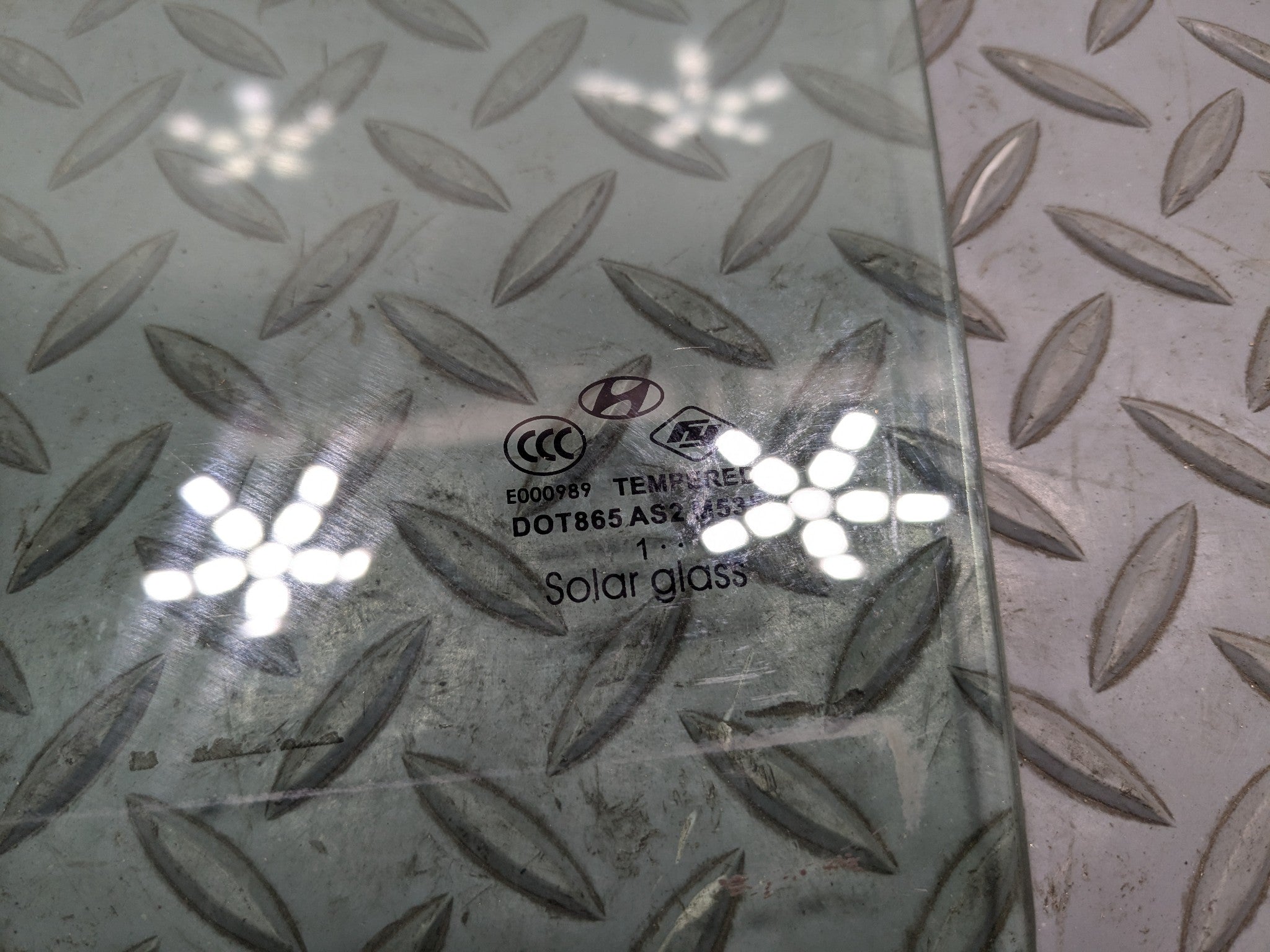 2011 - 2013 HYUNDAI SONATA OEM WINDOW GLASS DOOR SOLAR REAR DRIVER LEFT SIDE