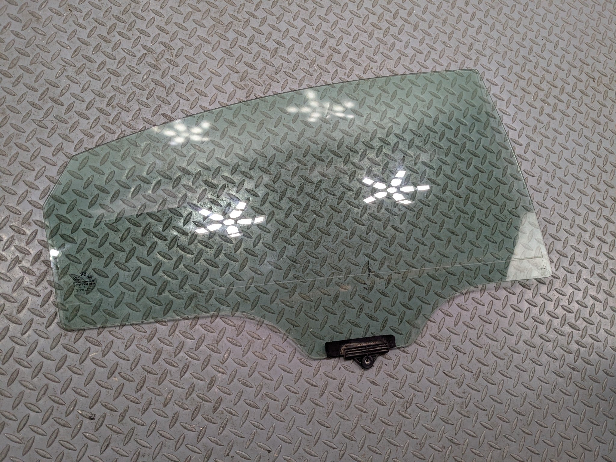 2011 - 2013 HYUNDAI SONATA OEM WINDOW GLASS DOOR SOLAR REAR RIGHT PASSENGER SIDE