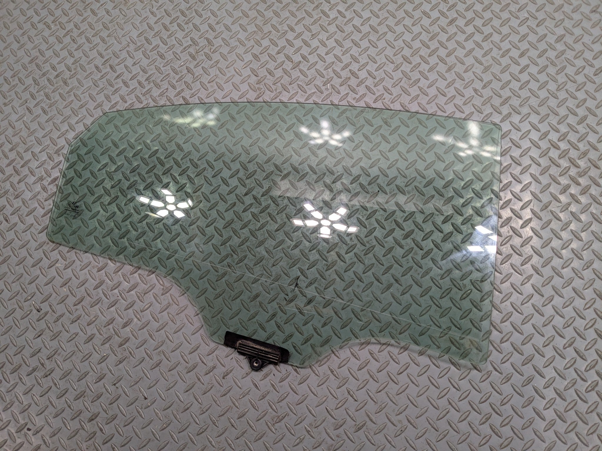 2011 - 2013 HYUNDAI SONATA OEM WINDOW GLASS DOOR SOLAR REAR RIGHT PASSENGER SIDE