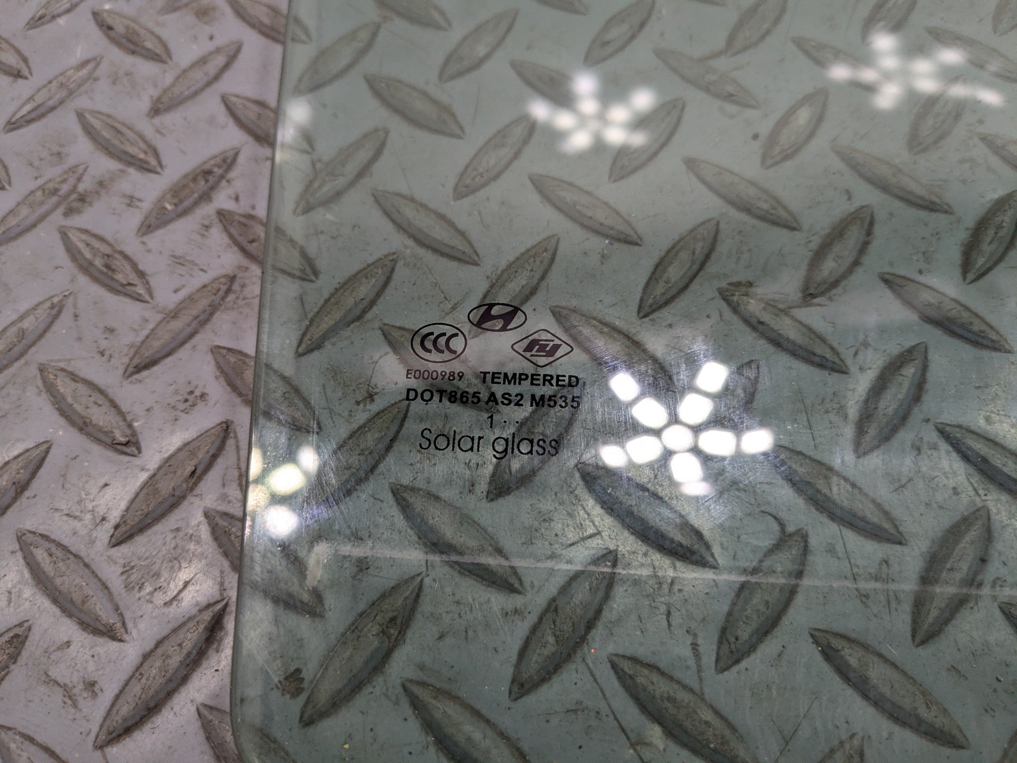 2011 - 2013 HYUNDAI SONATA OEM WINDOW GLASS DOOR SOLAR REAR RIGHT PASSENGER SIDE