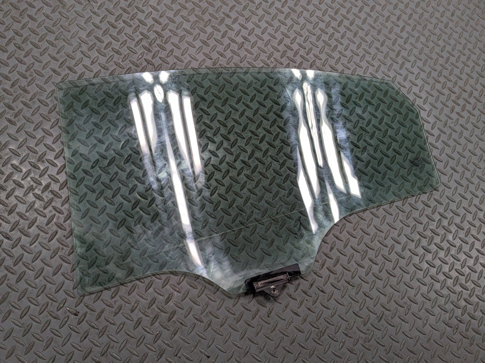 2011 - 2013 HYUNDAI SONATA OEM WINDOW GLASS DOOR SOLAR REAR RIGHT PASSENGER SIDE