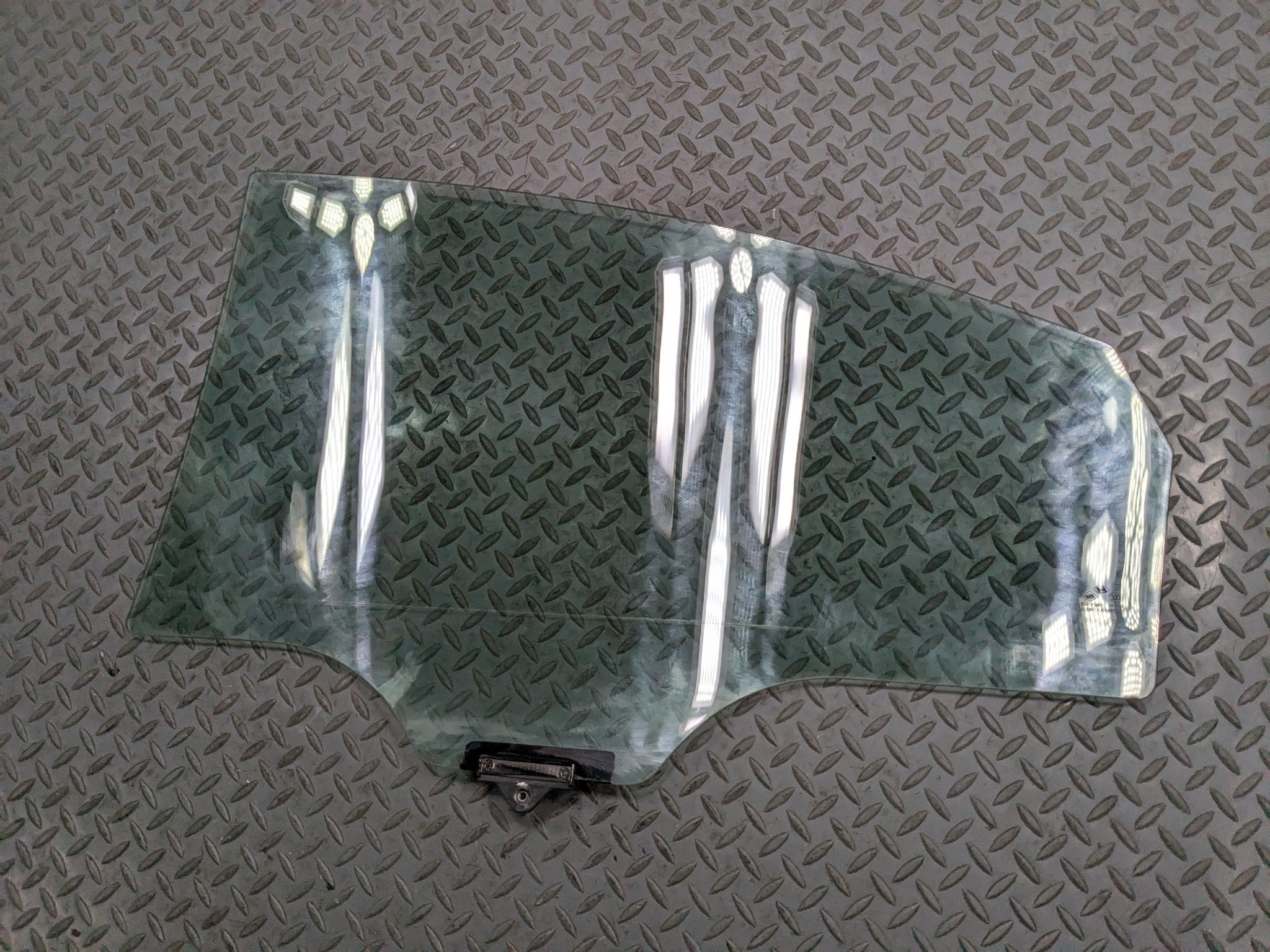 2011 - 2013 HYUNDAI SONATA OEM WINDOW GLASS DOOR SOLAR REAR RIGHT PASSENGER SIDE
