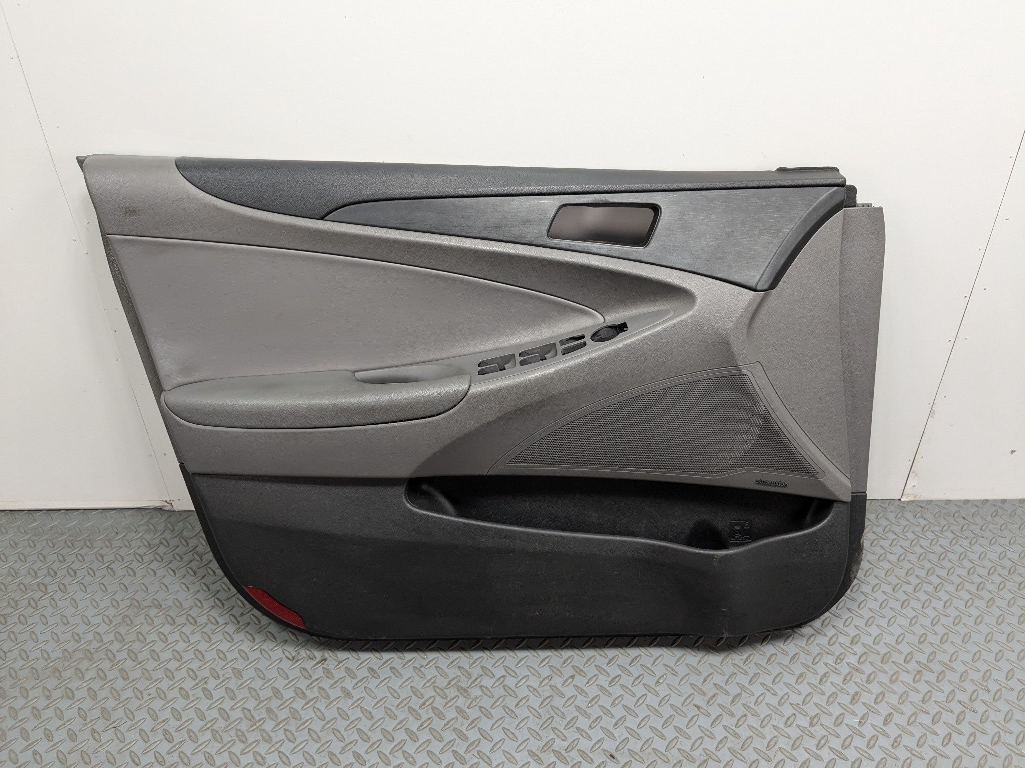 2011 - 2013 HYUNDAI SONATA OEM INTERIOR DOOR TRIM PANEL FRONT LEFT DRIVER SIDE