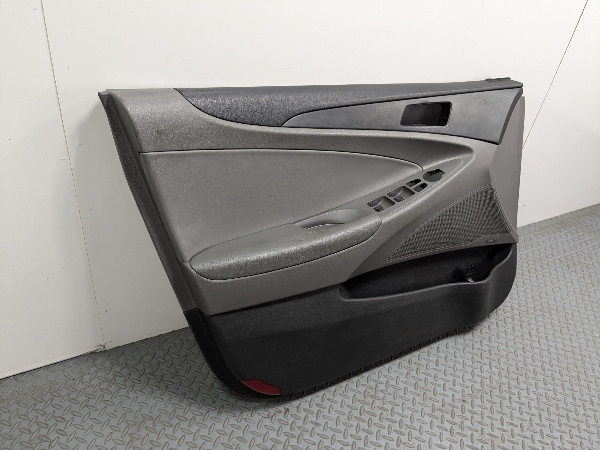 2011 - 2013 HYUNDAI SONATA OEM INTERIOR DOOR TRIM PANEL FRONT LEFT DRIVER SIDE