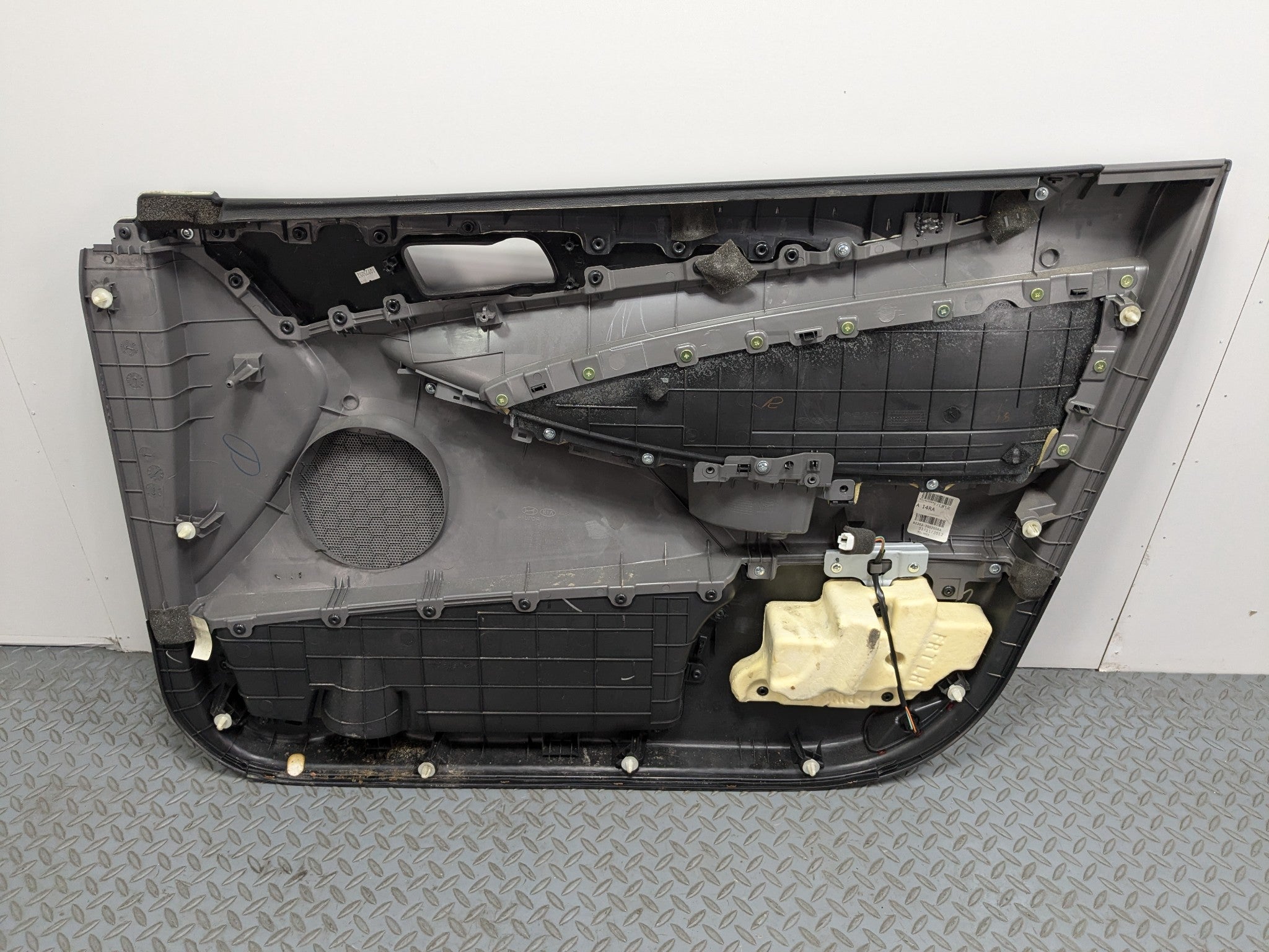 2011 - 2013 HYUNDAI SONATA OEM INTERIOR DOOR TRIM PANEL FRONT LEFT DRIVER SIDE