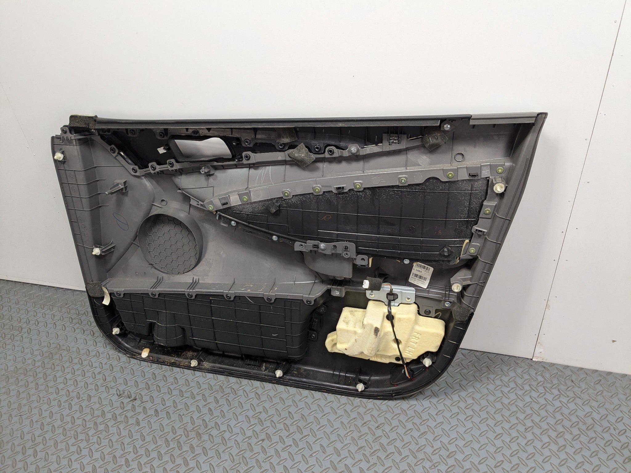2011 - 2013 HYUNDAI SONATA OEM INTERIOR DOOR TRIM PANEL FRONT LEFT DRIVER SIDE
